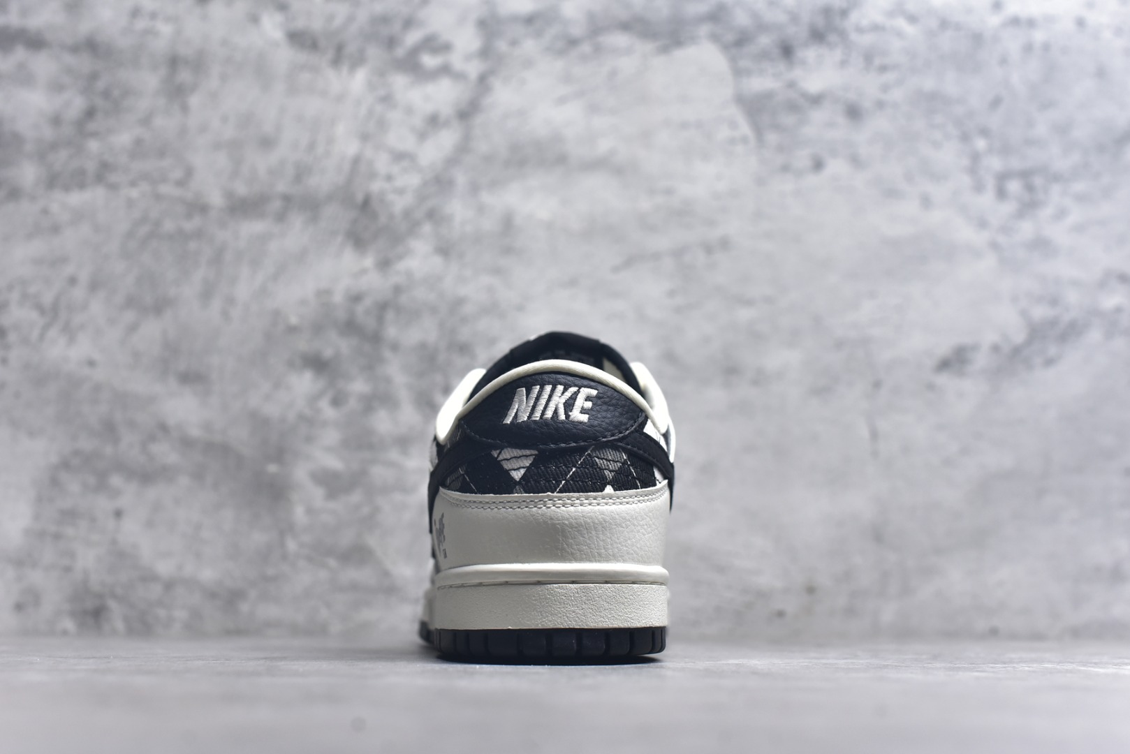图片[5]-#Nike SB Dunk Low BAPE联名 白黑网格 高端定制 低帮休闲板鞋 SC0601-463 #定制鞋盒 大厂纯原品质出货 超高清洁度 皮料切割干净无任何毛边 细节完美 尺码：36 36.5 37.5 38 38.5 39 40 40.5 41 42 42.5 43 44 44.5 45 9.E5-选品中心