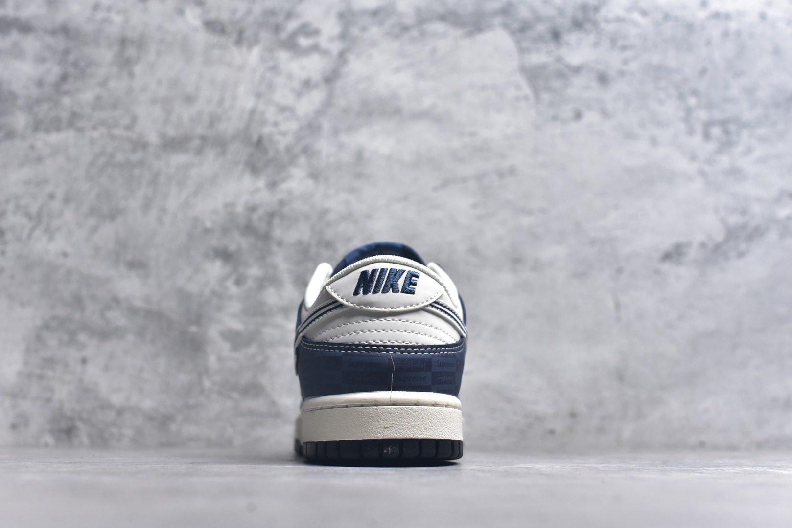 图片[5]-#Nike SB Dunk Low Supreme联名 暗刻蓝 周年高端定制 低帮休闲板鞋 FC1688-228 #定制鞋盒 大厂纯原品质出货 超高清洁度 皮料切割干净无任何毛边 细节完美 尺码：36 36.5 37.5 38 38.5 39 40 40.5 41 42 42.5 43 44 44.5 45 9.E5-选品中心
