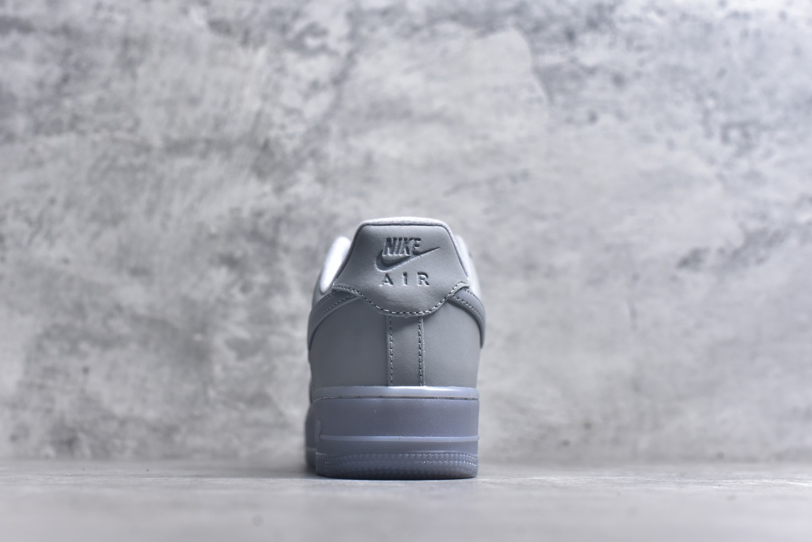 图片[5]-#NK Air Force 1´07 Low 空军一号低帮百搭休闲运动板鞋 CJ9179-002 柔软、弹性十足的缓震性能和出色的中底设计 横跨复古与现代的外型结合 造就出风靡全球 三十多年的Force 1 直到今天还深受青睐 实拍调校N版已经零色差零失真 百分百还原实物色彩所见即所得 不存在货不对板色差等低级问题 选购参考实物拍摄 不混卖不参货 只用心做好货严格选品 承诺混一赔十 尺码：36 36.5 37.5 38 38.5 39 40 40.5 41 42 42.5 43 44 44.5 45-选品中心