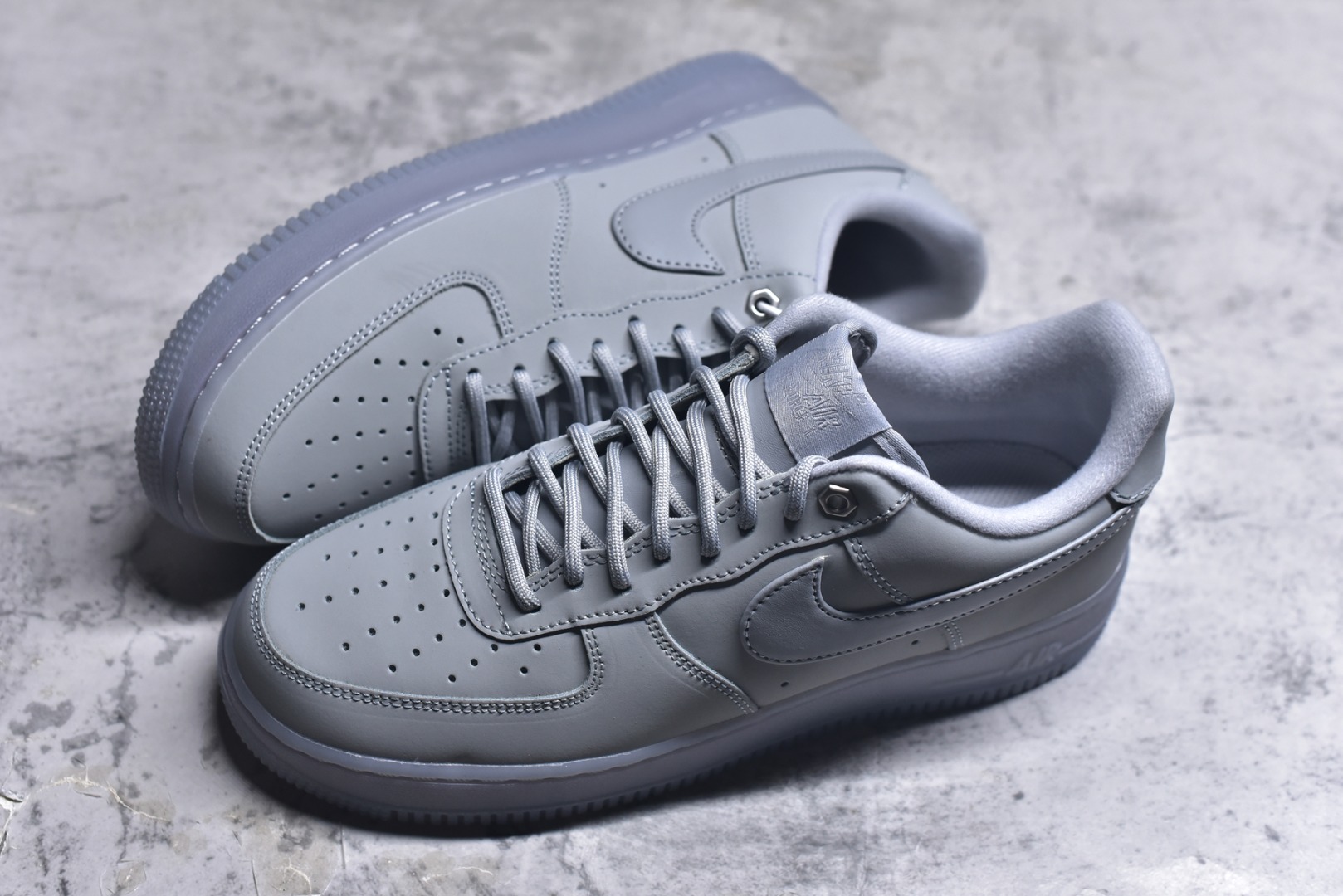 图片[7]-#NK Air Force 1´07 Low 空军一号低帮百搭休闲运动板鞋 CJ9179-002 柔软、弹性十足的缓震性能和出色的中底设计 横跨复古与现代的外型结合 造就出风靡全球 三十多年的Force 1 直到今天还深受青睐 实拍调校N版已经零色差零失真 百分百还原实物色彩所见即所得 不存在货不对板色差等低级问题 选购参考实物拍摄 不混卖不参货 只用心做好货严格选品 承诺混一赔十 尺码：36 36.5 37.5 38 38.5 39 40 40.5 41 42 42.5 43 44 44.5 45-选品中心