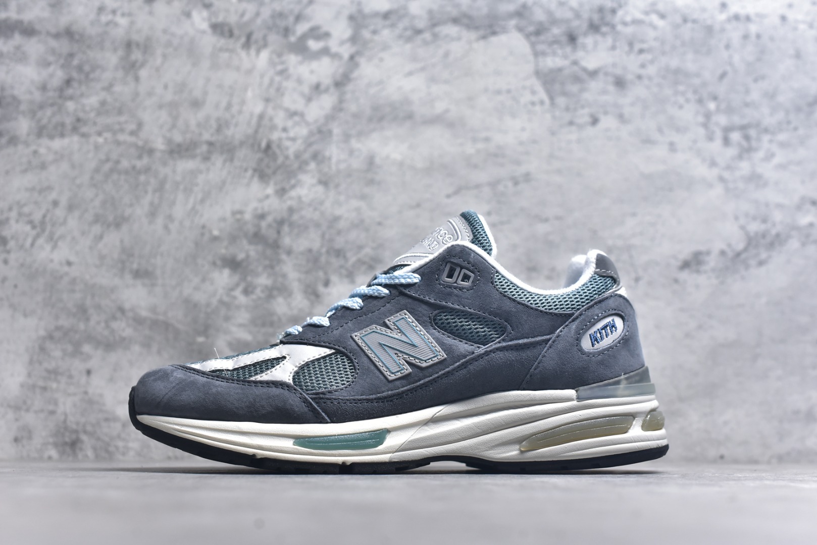 #Kith x New Balance Made In USA M991系列 美产经典百搭老爹休闲运动跑步鞋 U991KH2 #鞋面采用猪巴革及大网眼布鞋面材质以及3层组合大底 ABZORB专利吸震鞋垫 尺码：36 37 37.5 38 38.5 39.5 40 40.5 41.5 42 42.5 43 44 44.5 45 9.E5-选品中心