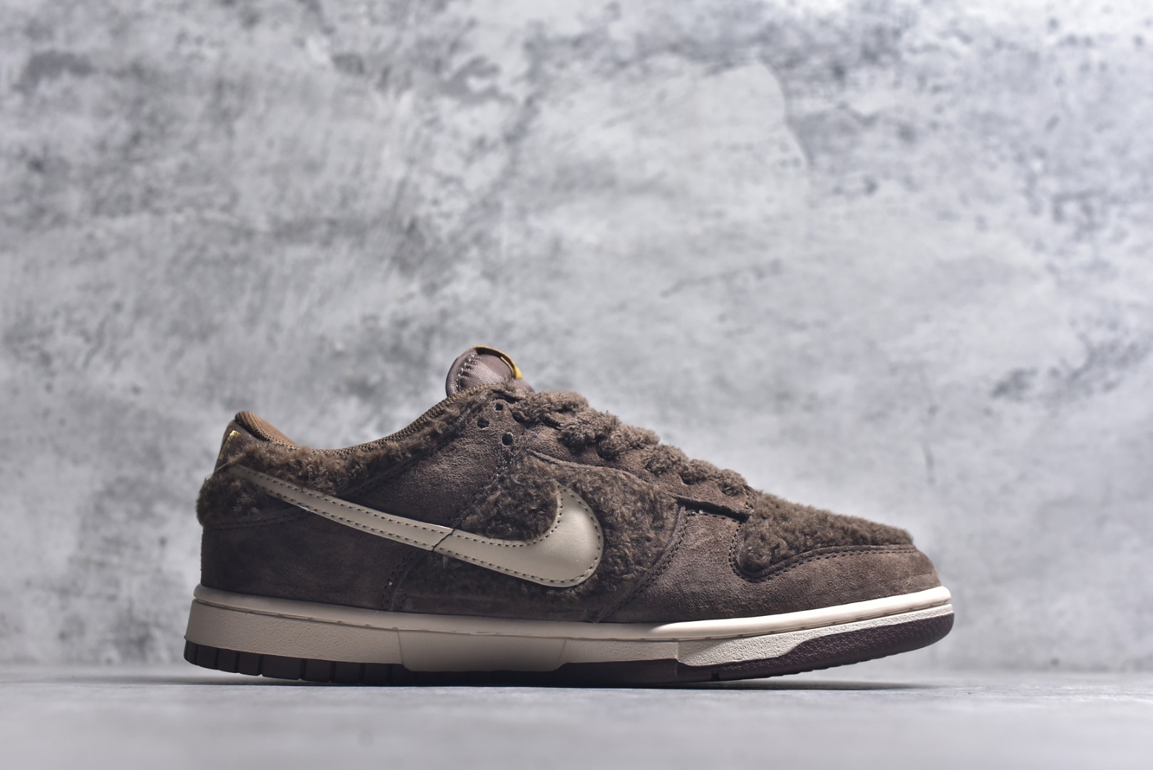 图片[3]-#Nike SB Dunk Low x Labubu 拉布布联名 纯原大厂出品 极力推荐 原装头层材料 独家版型蒸餾加工帶來的是更好的视觉和脚感体验大厂纯原品质出货 清洁度 电绣工艺 皮料切割干净无任何毛边 细节完美 栗子可可 GB6675-001 男女鞋 36 36.5 37.5 38 38.5 39 40 40.5 41 42 42.5 43 44 44.5 45-选品中心