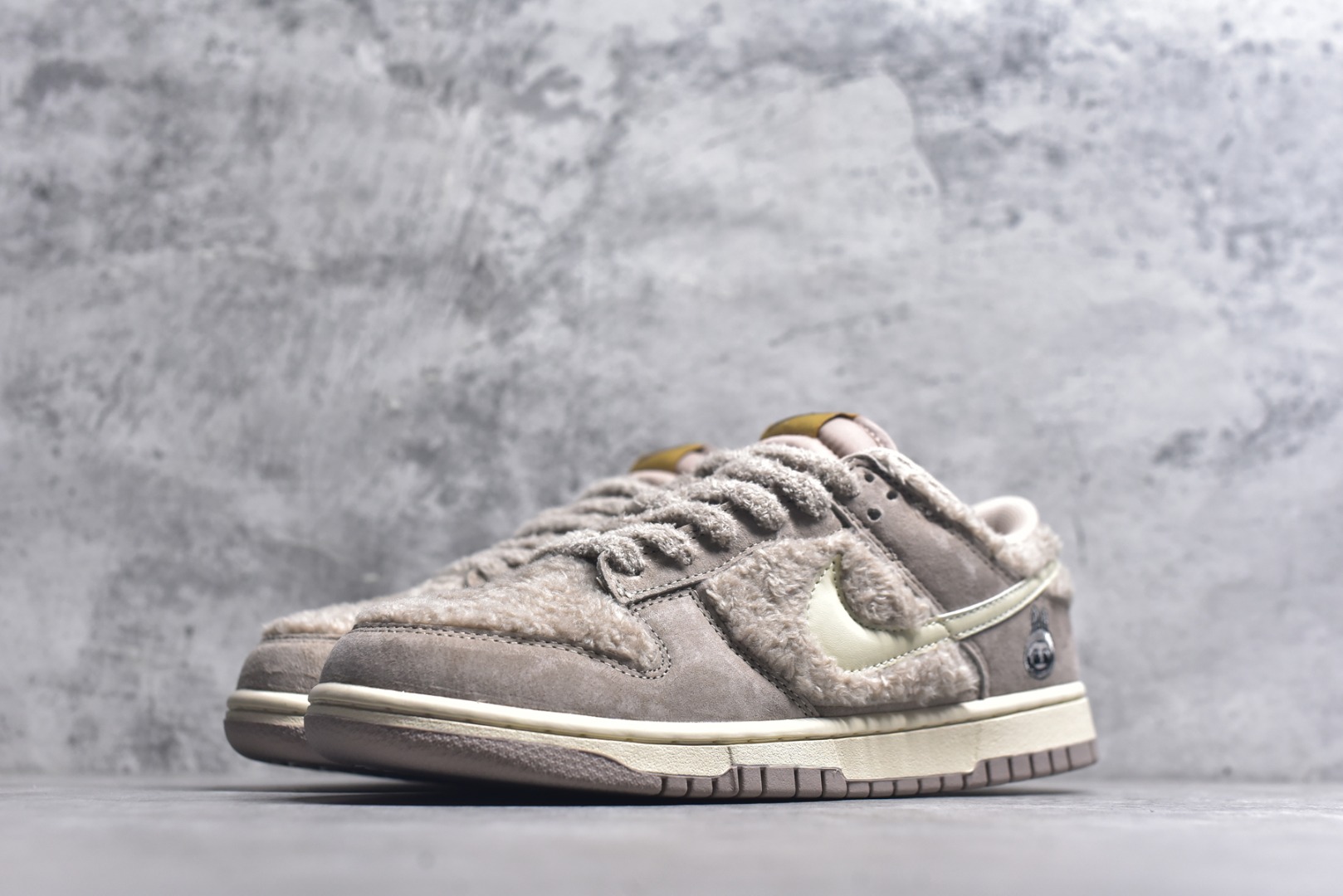 图片[2]-#Nike SB Dunk Low x Labubu 拉布布联名 纯原大厂出品 极力推荐 原装头层材料 独家版型蒸餾加工帶來的是更好的视觉和脚感体验大厂纯原品质出货 清洁度 电绣工艺 皮料切割干净无任何毛边 细节完美太妃糖糖 GB6675-006 男女鞋 36 36.5 37.5 38 38.5 39 40 40.5 41 42 42.5 43 44 44.5 45-选品中心