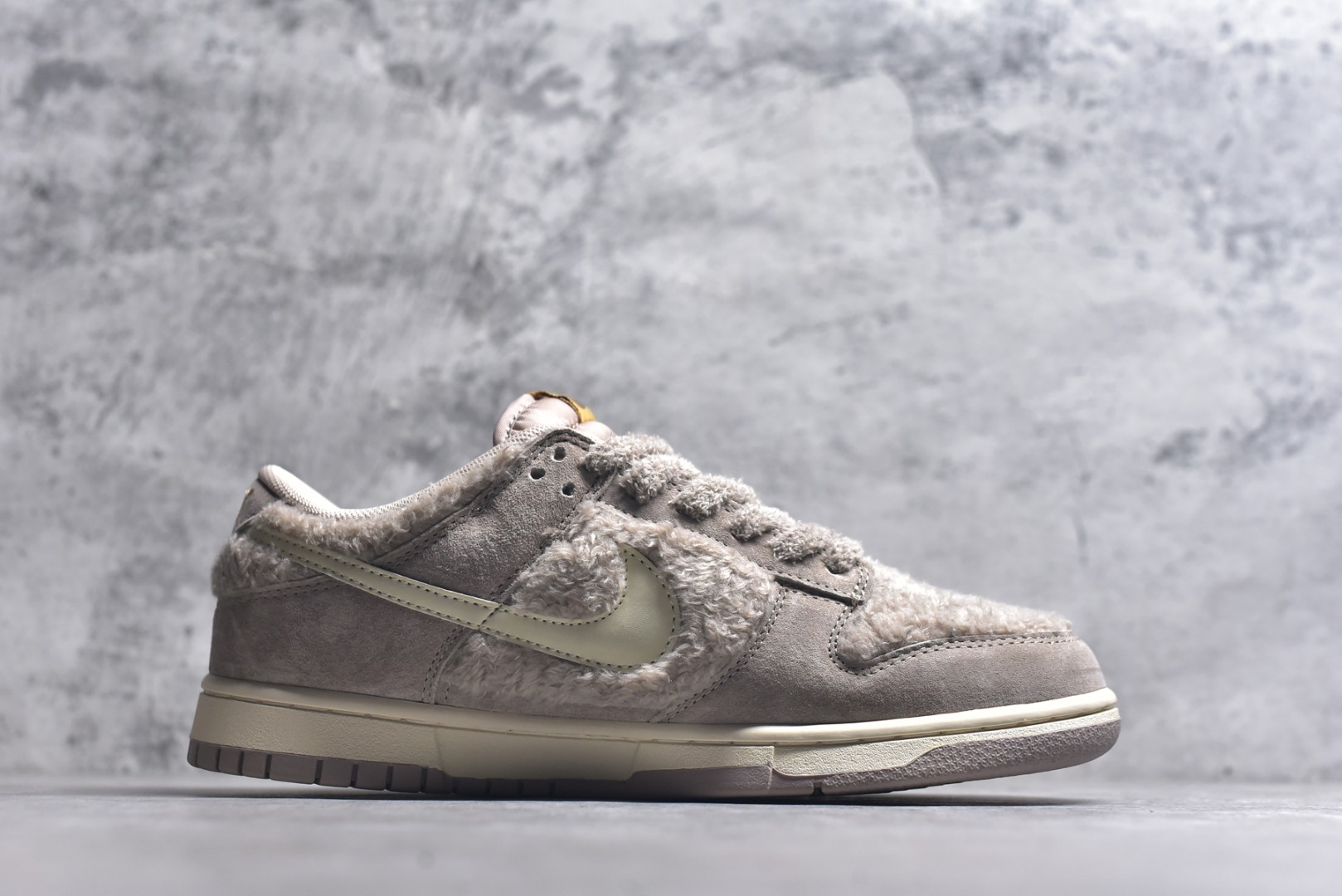 图片[3]-#Nike SB Dunk Low x Labubu 拉布布联名 纯原大厂出品 极力推荐 原装头层材料 独家版型蒸餾加工帶來的是更好的视觉和脚感体验大厂纯原品质出货 清洁度 电绣工艺 皮料切割干净无任何毛边 细节完美太妃糖糖 GB6675-006 男女鞋 36 36.5 37.5 38 38.5 39 40 40.5 41 42 42.5 43 44 44.5 45-选品中心