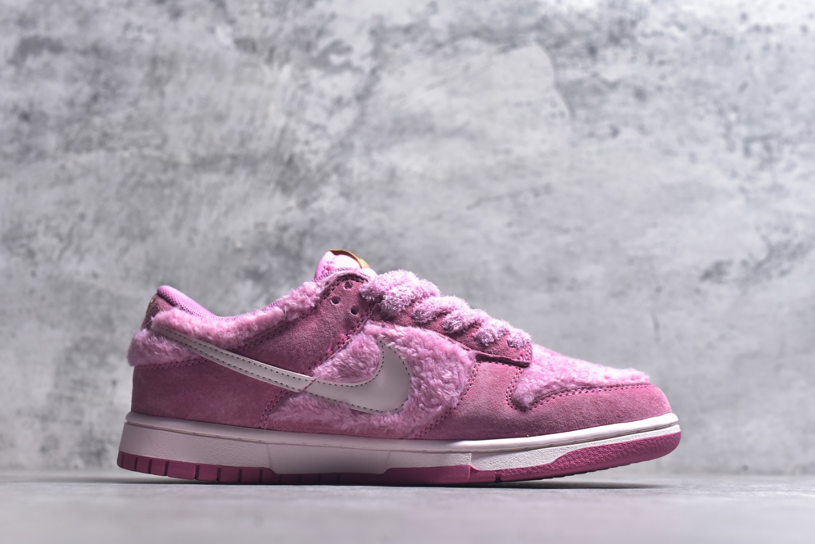 图片[3]-#Nike SB Dunk Low x Labubu 拉布布联名 纯原大厂出品 极力推荐 原装头层材料 独家版型蒸餾加工帶來的是更好的视觉和脚感体验大厂纯原品质出货 清洁度 电绣工艺 皮料切割干净无任何毛边 细节完美 荔枝莓莓 GB6675-003 女鞋 36 36.5 37.5 38 38.5 39 40 40.5 41 42-选品中心