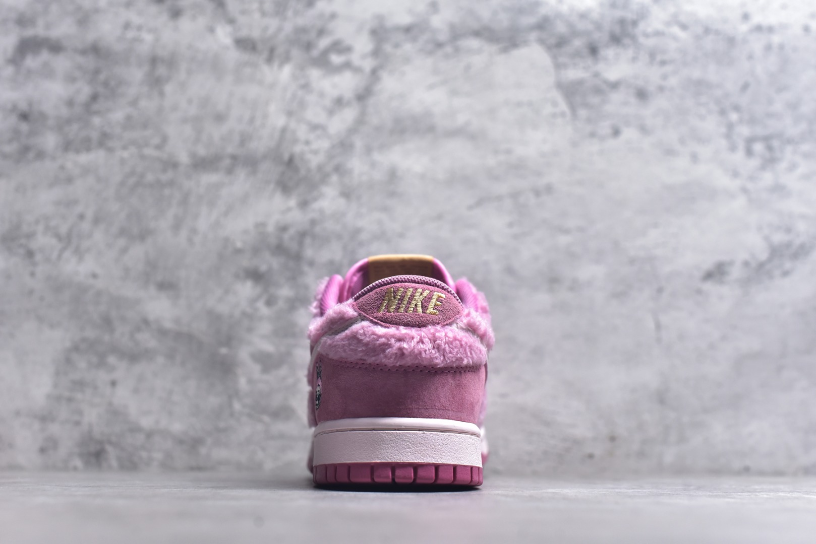 图片[5]-#Nike SB Dunk Low x Labubu 拉布布联名 纯原大厂出品 极力推荐 原装头层材料 独家版型蒸餾加工帶來的是更好的视觉和脚感体验大厂纯原品质出货 清洁度 电绣工艺 皮料切割干净无任何毛边 细节完美 荔枝莓莓 GB6675-003 女鞋 36 36.5 37.5 38 38.5 39 40 40.5 41 42-选品中心