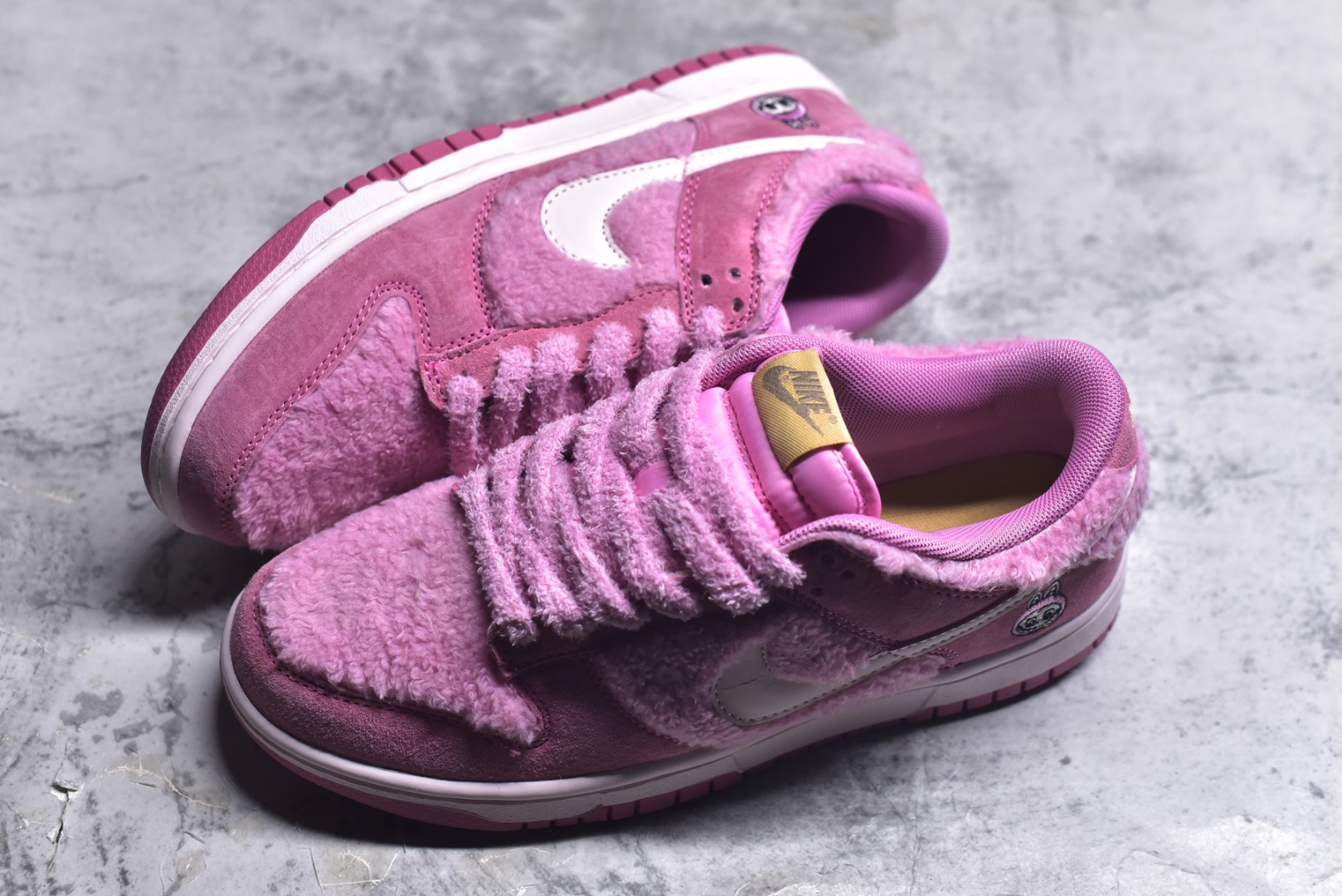 图片[7]-#Nike SB Dunk Low x Labubu 拉布布联名 纯原大厂出品 极力推荐 原装头层材料 独家版型蒸餾加工帶來的是更好的视觉和脚感体验大厂纯原品质出货 清洁度 电绣工艺 皮料切割干净无任何毛边 细节完美 荔枝莓莓 GB6675-003 女鞋 36 36.5 37.5 38 38.5 39 40 40.5 41 42-选品中心