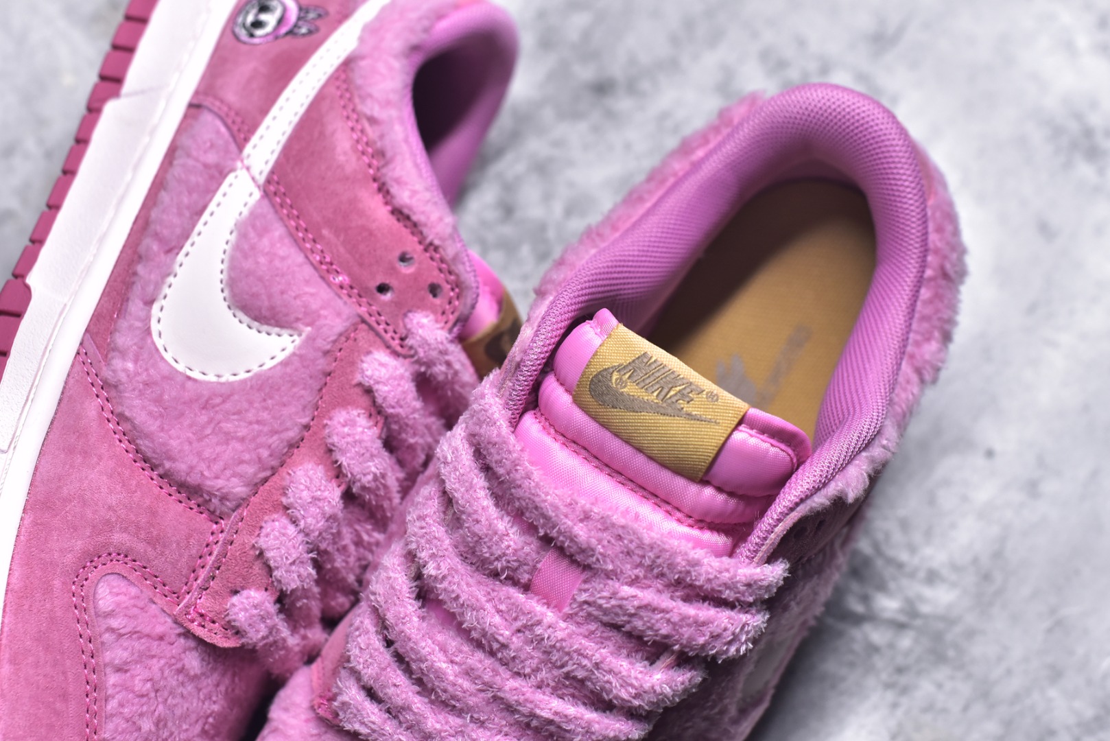 图片[9]-#Nike SB Dunk Low x Labubu 拉布布联名 纯原大厂出品 极力推荐 原装头层材料 独家版型蒸餾加工帶來的是更好的视觉和脚感体验大厂纯原品质出货 清洁度 电绣工艺 皮料切割干净无任何毛边 细节完美 荔枝莓莓 GB6675-003 女鞋 36 36.5 37.5 38 38.5 39 40 40.5 41 42-选品中心