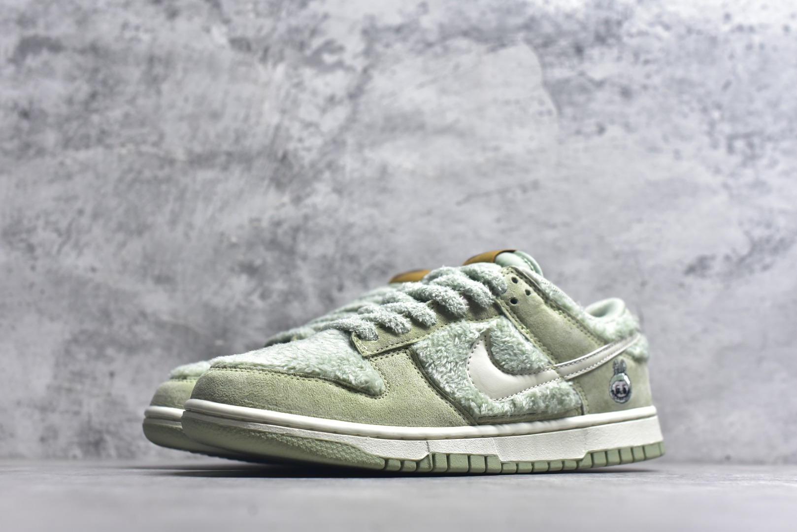 图片[2]-#Nike SB Dunk Low x Labubu 拉布布联名 纯原大厂出品 极力推荐 原装头层材料 独家版型蒸餾加工帶來的是更好的视觉和脚感体验大厂纯原品质出货 清洁度 电绣工艺 皮料切割干净无任何毛边 细节完美 青提果果 GB6675-004 男女鞋 36 36.5 37.5 38 38.5 39 40 40.5 41 42 42.5 43 44 44.5 45-选品中心