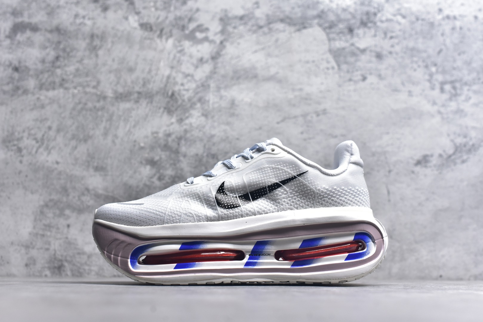 #Nike ZOOM PREMIUM 耐克 飞马 舒适减震防滑 低帮跑步鞋全掌ReactX泡绵中底 前掌和后跟还配备了Air Zoom气垫单元 据说跑起来更快更舒适哦 这次最大的升级点 首次引入了ReactX泡绵 货号：FN8453 031 尺码：36-45-选品中心