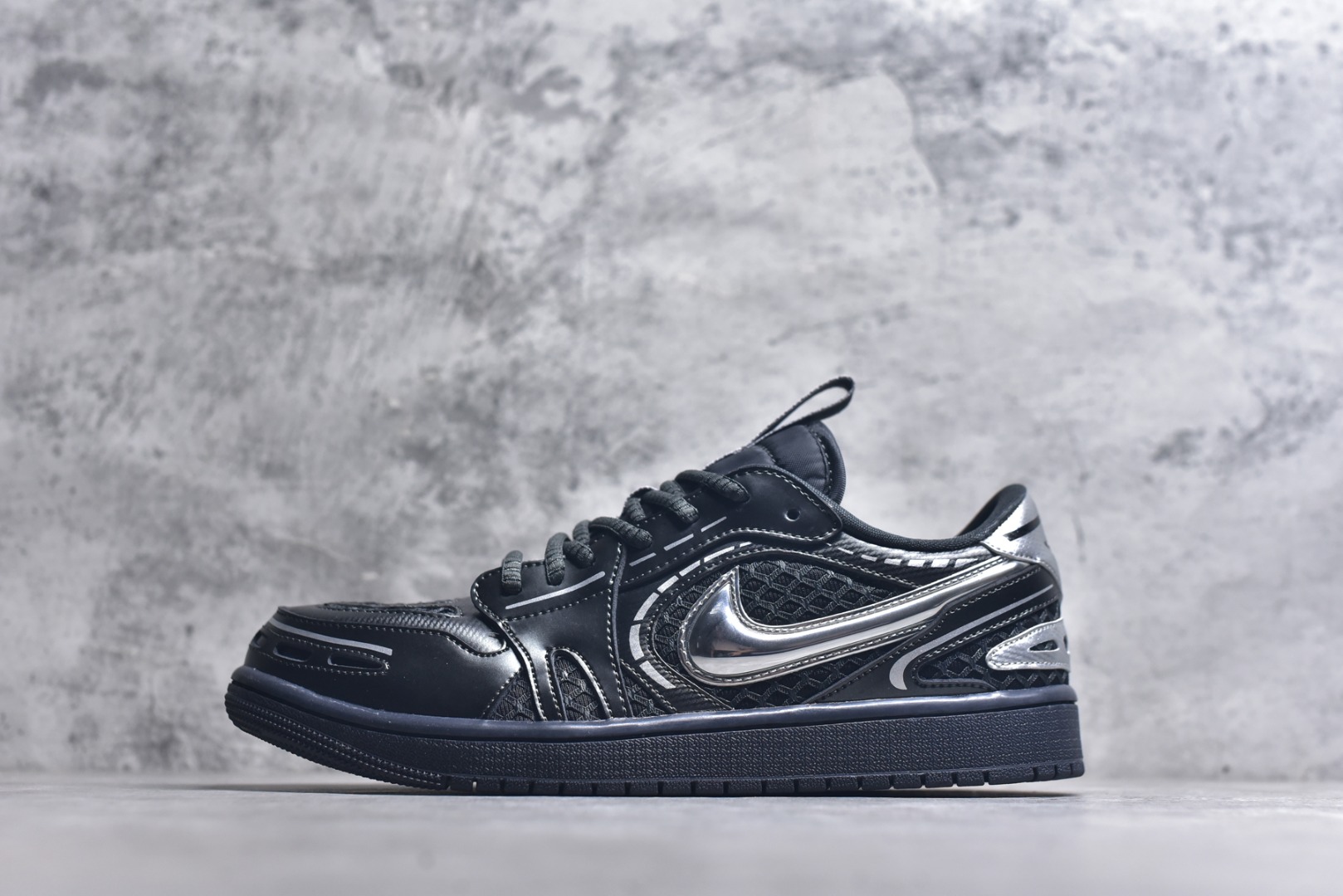 #Air Jordan AJ1 Low 低帮 HQ2186-001 全新流水线出品 DT版本唯一平替选择 市场第二梯队最强版 全部原鞋开发 原楦原纸板开发 全鞋电脑针车 原厂内置全掌气垫 原盒内在原标 唯一Zp原版鞋带绑法 免检产品 全新2022版型 全头层皮料 完美零毛边处理 原厂配置全掌气垫 价格定位良心 几十个配色陆续出货 实拍调校N版已经零色差零失真 百分百还原实物色彩所见即所得 不存在货不对板色差等低级问题 选购参考实物拍摄 不混卖不参货 只用心做好货严格选品 承诺混一赔十 尺码：36 36.5 37.5 38 38.5 39 40 40.5 41 42 42.5 43 44 44.5 45 46-选品中心