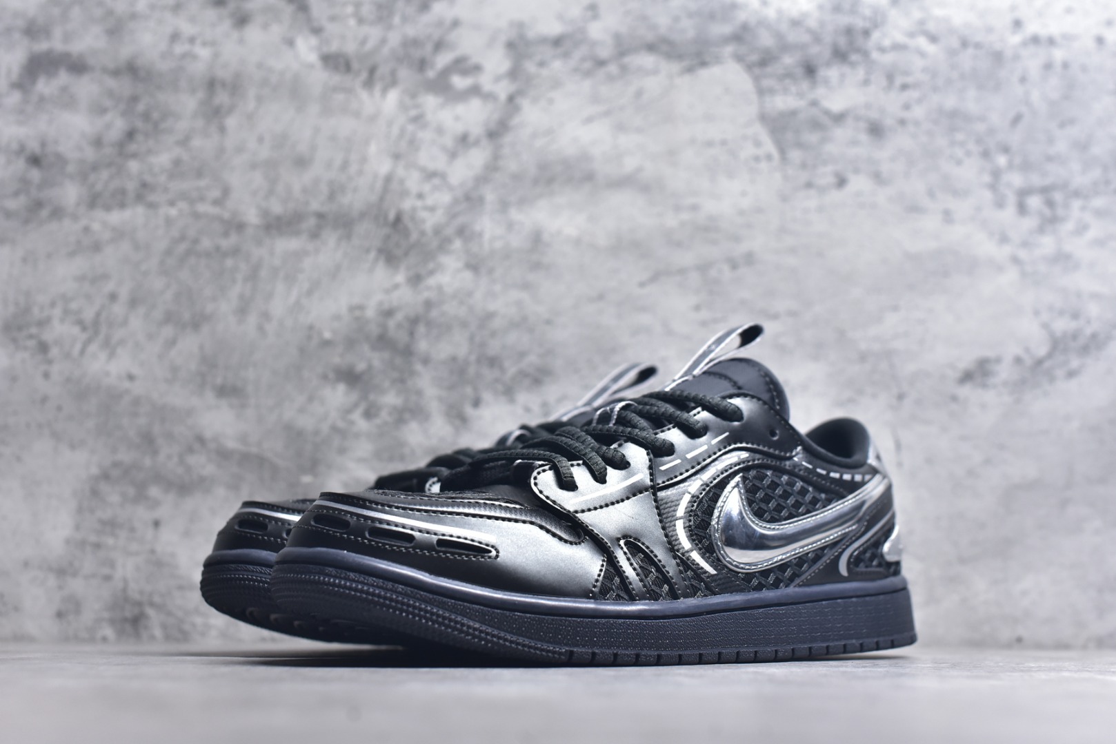 图片[2]-#Air Jordan AJ1 Low 低帮 HQ2186-001 全新流水线出品 DT版本唯一平替选择 市场第二梯队最强版 全部原鞋开发 原楦原纸板开发 全鞋电脑针车 原厂内置全掌气垫 原盒内在原标 唯一Zp原版鞋带绑法 免检产品 全新2022版型 全头层皮料 完美零毛边处理 原厂配置全掌气垫 价格定位良心 几十个配色陆续出货 实拍调校N版已经零色差零失真 百分百还原实物色彩所见即所得 不存在货不对板色差等低级问题 选购参考实物拍摄 不混卖不参货 只用心做好货严格选品 承诺混一赔十 尺码：36 36.5 37.5 38 38.5 39 40 40.5 41 42 42.5 43 44 44.5 45 46-选品中心