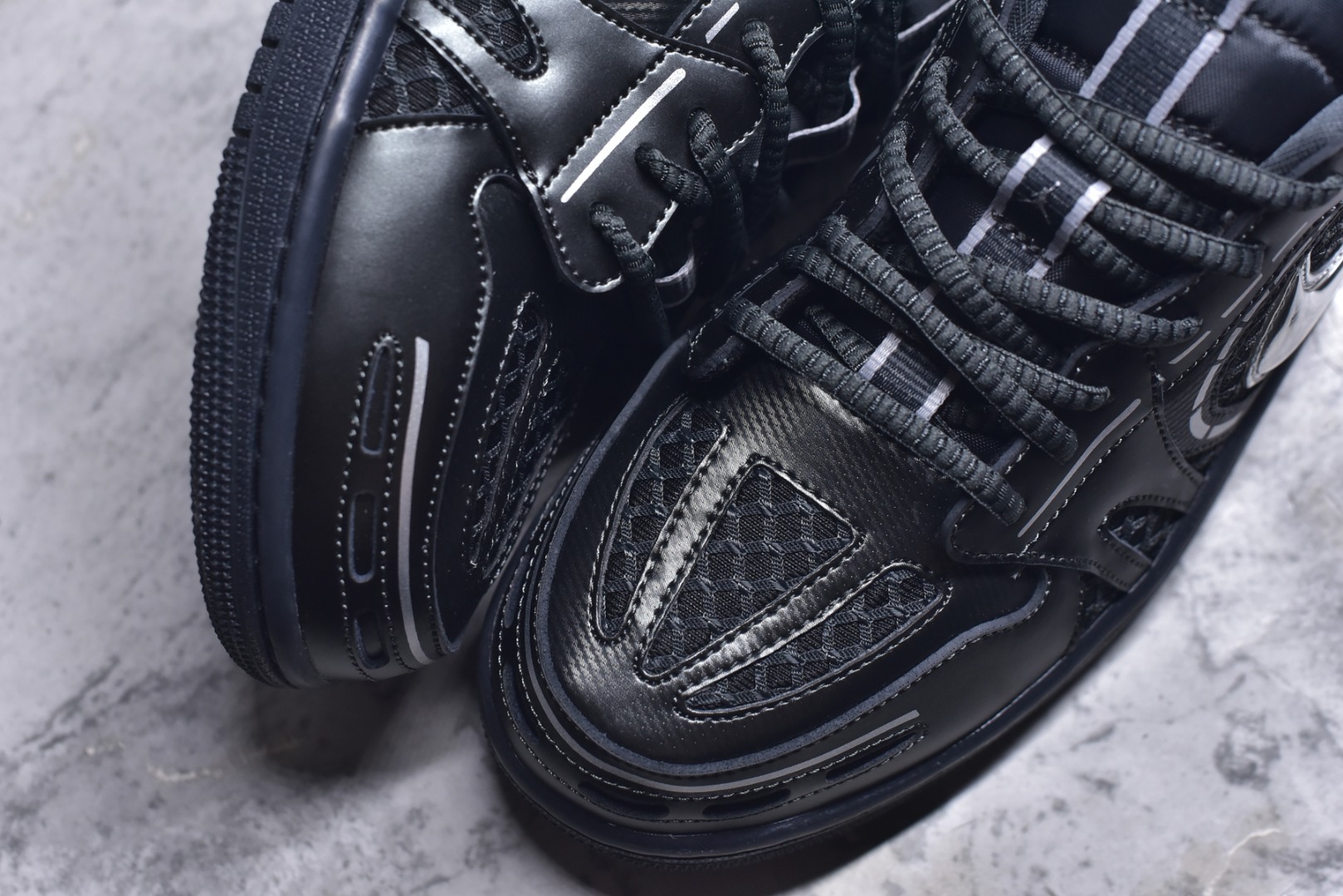 图片[8]-#Air Jordan AJ1 Low 低帮 HQ2186-001 全新流水线出品 DT版本唯一平替选择 市场第二梯队最强版 全部原鞋开发 原楦原纸板开发 全鞋电脑针车 原厂内置全掌气垫 原盒内在原标 唯一Zp原版鞋带绑法 免检产品 全新2022版型 全头层皮料 完美零毛边处理 原厂配置全掌气垫 价格定位良心 几十个配色陆续出货 实拍调校N版已经零色差零失真 百分百还原实物色彩所见即所得 不存在货不对板色差等低级问题 选购参考实物拍摄 不混卖不参货 只用心做好货严格选品 承诺混一赔十 尺码：36 36.5 37.5 38 38.5 39 40 40.5 41 42 42.5 43 44 44.5 45 46-选品中心