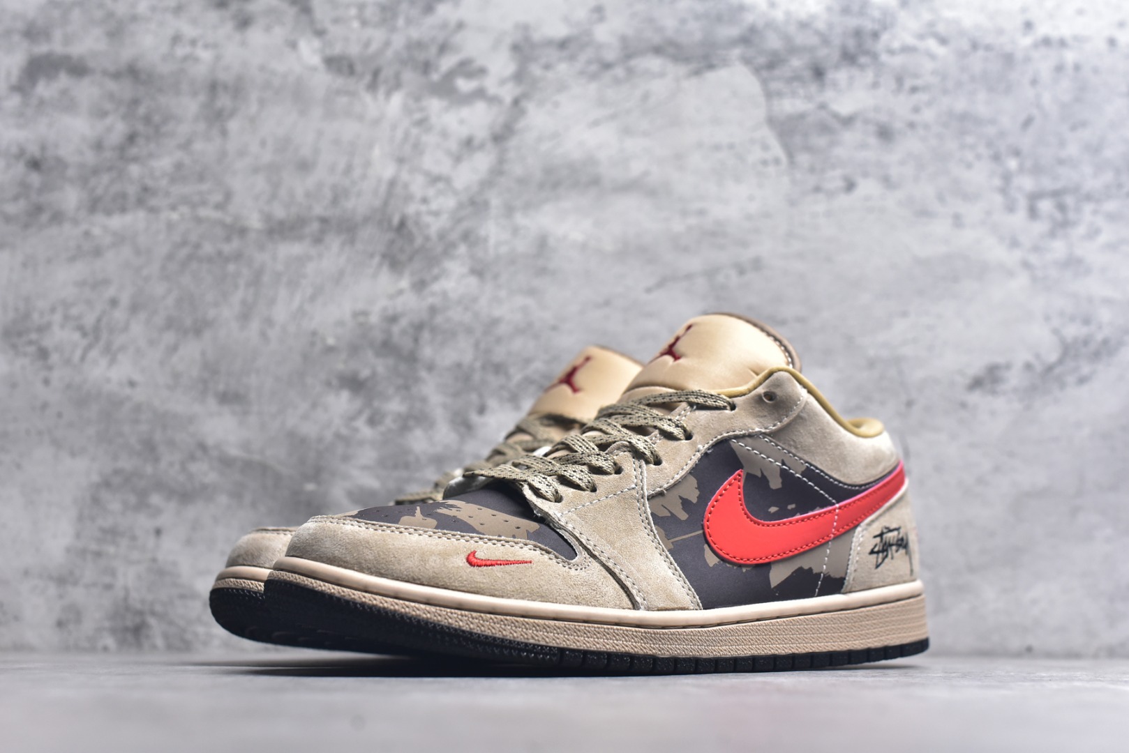 图片[2]-#海外爆款限量发售！Nike Jordan Air Jordan 1“斯图西联名——复古麦色” 高端定制 低帮 复古 减震 防滑 耐磨 篮球鞋 定制鞋盒 大厂纯原品质出货 超高清洁度 皮料切割干净无任何毛边 细节完美 货号：LR8888-012 尺码：36 36.5 37.5 38 38.5 39 40 40.5 41 42 42.5 43 44 44.5 45-选品中心