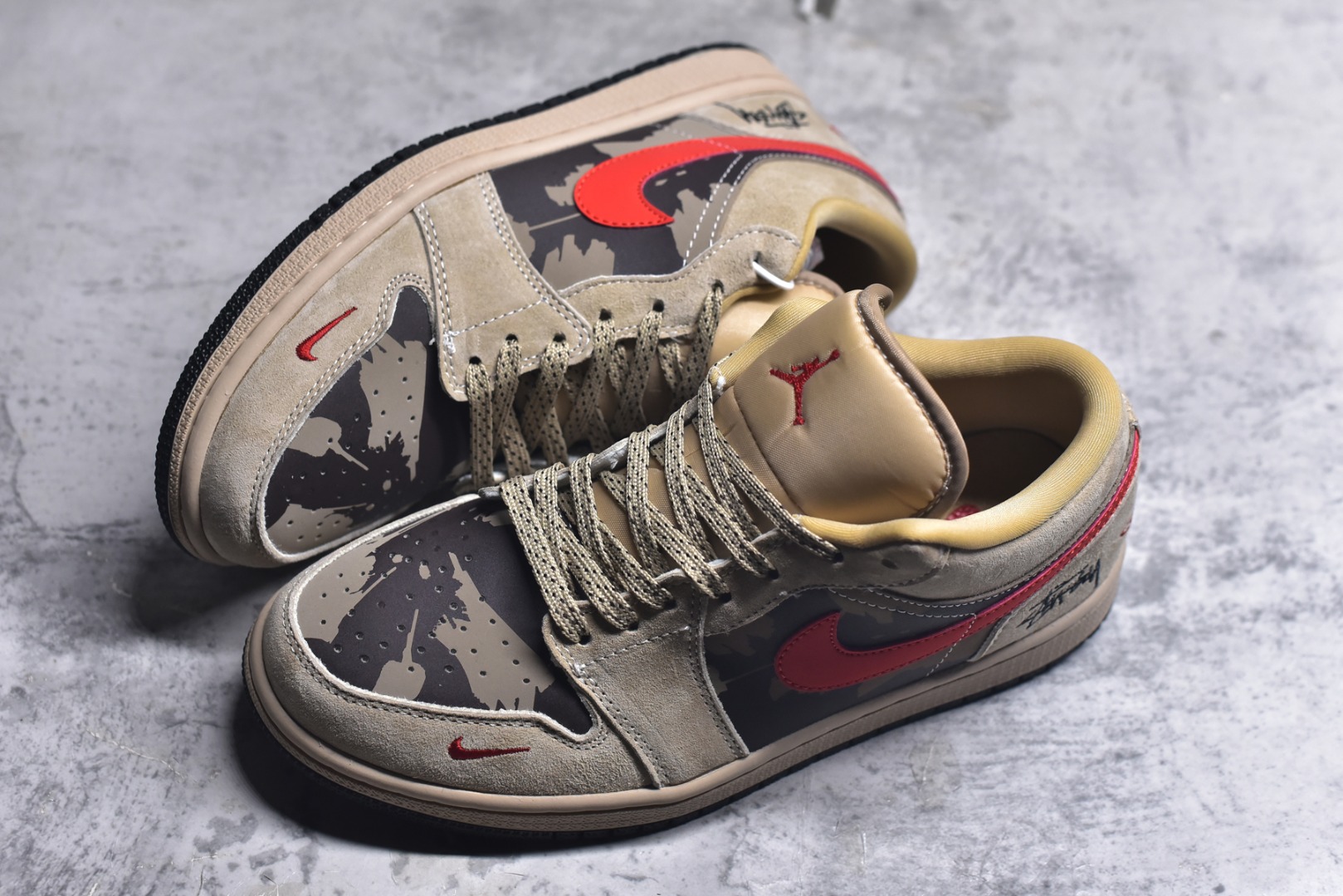 图片[7]-#海外爆款限量发售！Nike Jordan Air Jordan 1“斯图西联名——复古麦色” 高端定制 低帮 复古 减震 防滑 耐磨 篮球鞋 定制鞋盒 大厂纯原品质出货 超高清洁度 皮料切割干净无任何毛边 细节完美 货号：LR8888-012 尺码：36 36.5 37.5 38 38.5 39 40 40.5 41 42 42.5 43 44 44.5 45-选品中心