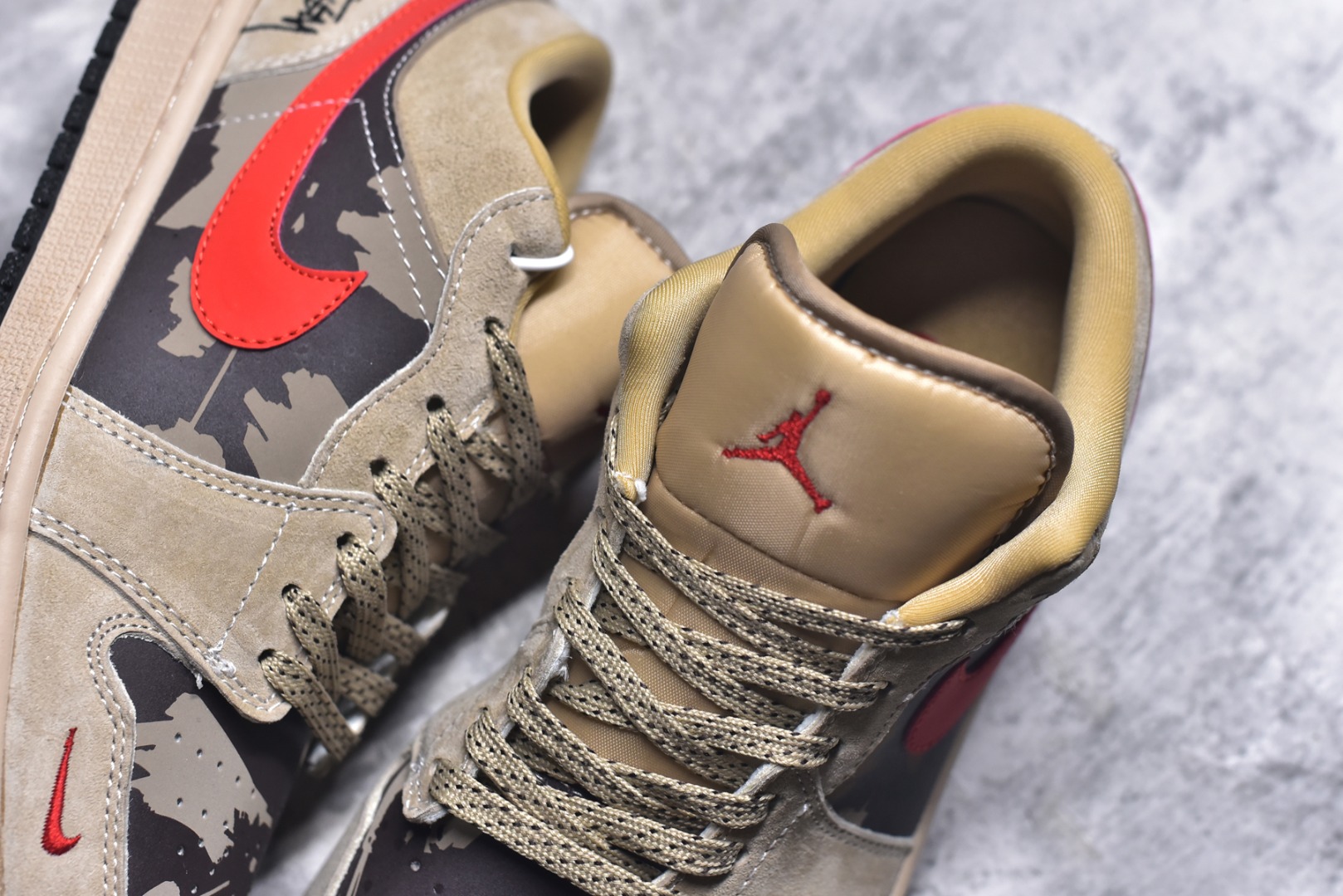 图片[9]-#海外爆款限量发售！Nike Jordan Air Jordan 1“斯图西联名——复古麦色” 高端定制 低帮 复古 减震 防滑 耐磨 篮球鞋 定制鞋盒 大厂纯原品质出货 超高清洁度 皮料切割干净无任何毛边 细节完美 货号：LR8888-012 尺码：36 36.5 37.5 38 38.5 39 40 40.5 41 42 42.5 43 44 44.5 45-选品中心