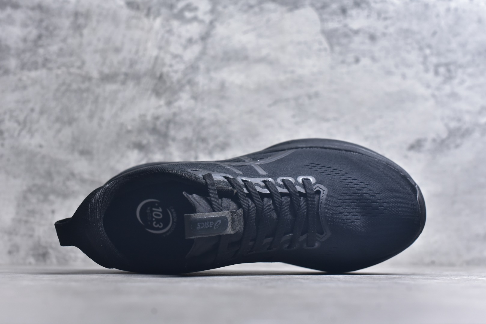 图片[4]-#Asics GEL-KAYANO 亚瑟士32 LUXE 时尚舒适 低帮跑步鞋 ASICS (亚瑟士)是日本实业家鬼冢喜八郎创立的跑鞋运动品牌，名字想法源自著名的拉丁谚语“AnimaSana In Corpore Sano”，意为“健全的精神寓于强健的体魄”。正如其名字的含义，ASICS亚瑟士一直坚信保持身体的健康与活力是打造健康快乐的生活方式的最佳途径。亚瑟士的跑鞋、篮球鞋等系列集专业与美貌于一身，拥有极高的热度。2016年，ASICS在“2016年日本最佳全球品牌”排行榜名列第17名。 货号：1011C051-001 尺码：36 37 37.5 38 38.5 39.5 40 40.5 41.5 42 42.5 43 44 45 46 47-选品中心