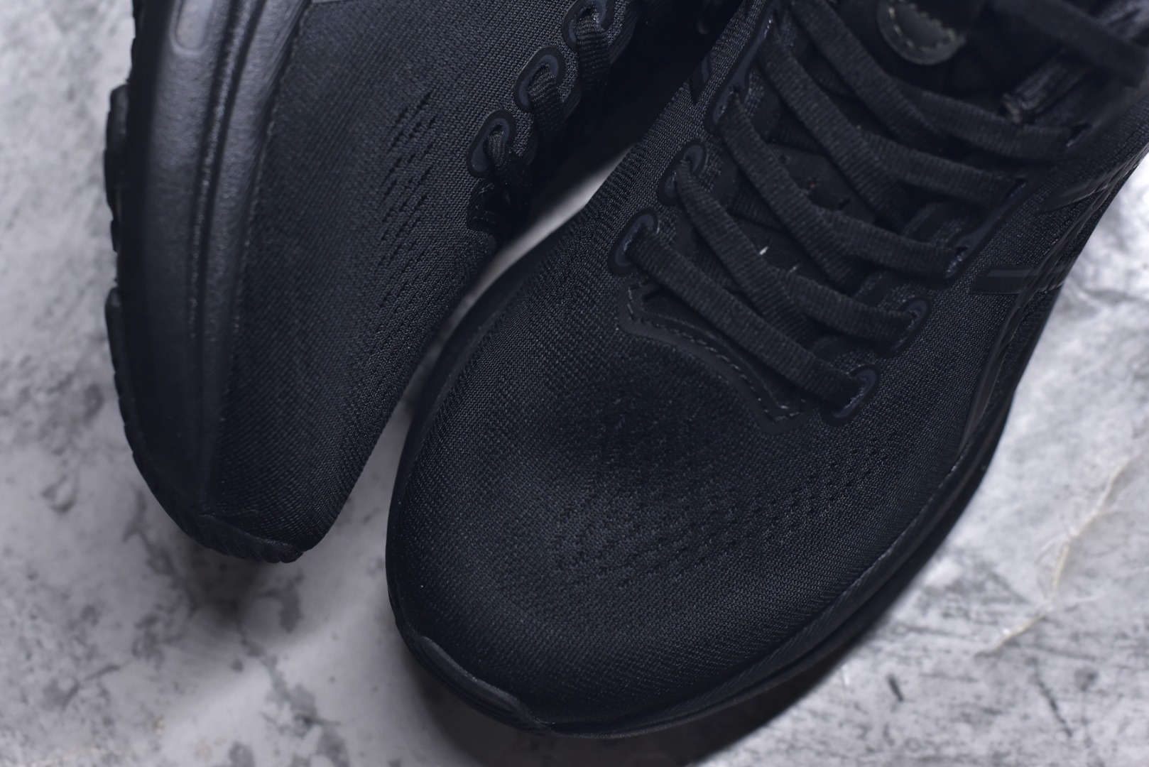 图片[8]-#Asics GEL-KAYANO 亚瑟士32 LUXE 时尚舒适 低帮跑步鞋 ASICS (亚瑟士)是日本实业家鬼冢喜八郎创立的跑鞋运动品牌，名字想法源自著名的拉丁谚语“AnimaSana In Corpore Sano”，意为“健全的精神寓于强健的体魄”。正如其名字的含义，ASICS亚瑟士一直坚信保持身体的健康与活力是打造健康快乐的生活方式的最佳途径。亚瑟士的跑鞋、篮球鞋等系列集专业与美貌于一身，拥有极高的热度。2016年，ASICS在“2016年日本最佳全球品牌”排行榜名列第17名。 货号：1011C051-001 尺码：36 37 37.5 38 38.5 39.5 40 40.5 41.5 42 42.5 43 44 45 46 47-选品中心