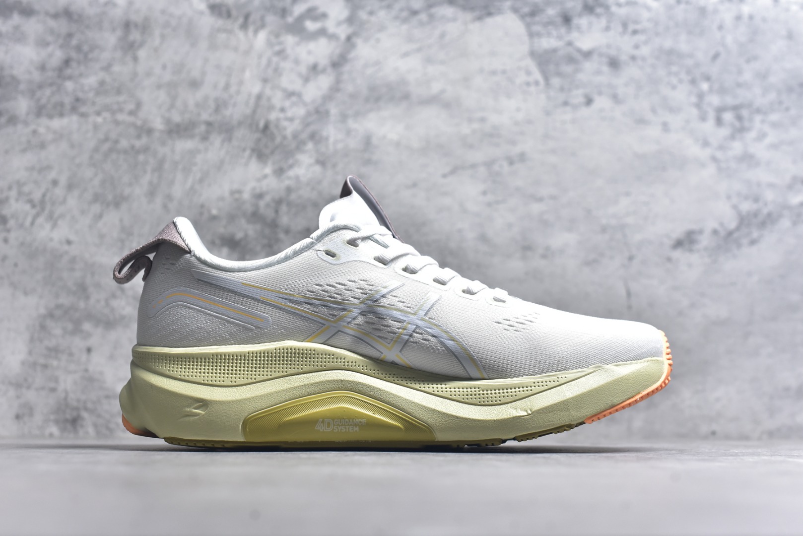 图片[3]-#Asics GEL-KAYANO 亚瑟士32 LUXE 时尚舒适 低帮跑步鞋 ASICS (亚瑟士)是日本实业家鬼冢喜八郎创立的跑鞋运动品牌，名字想法源自著名的拉丁谚语“AnimaSana In Corpore Sano”，意为“健全的精神寓于强健的体魄”。正如其名字的含义，ASICS亚瑟士一直坚信保持身体的健康与活力是打造健康快乐的生活方式的最佳途径。亚瑟士的跑鞋、篮球鞋等系列集专业与美貌于一身，拥有极高的热度。2016年，ASICS在“2016年日本最佳全球品牌”排行榜名列第17名。 货号：1011C052-101 尺码：36 37 37.5 38 38.5 39.5 40 40.5 41.5 42 42.5 43 44 45 46 47-选品中心