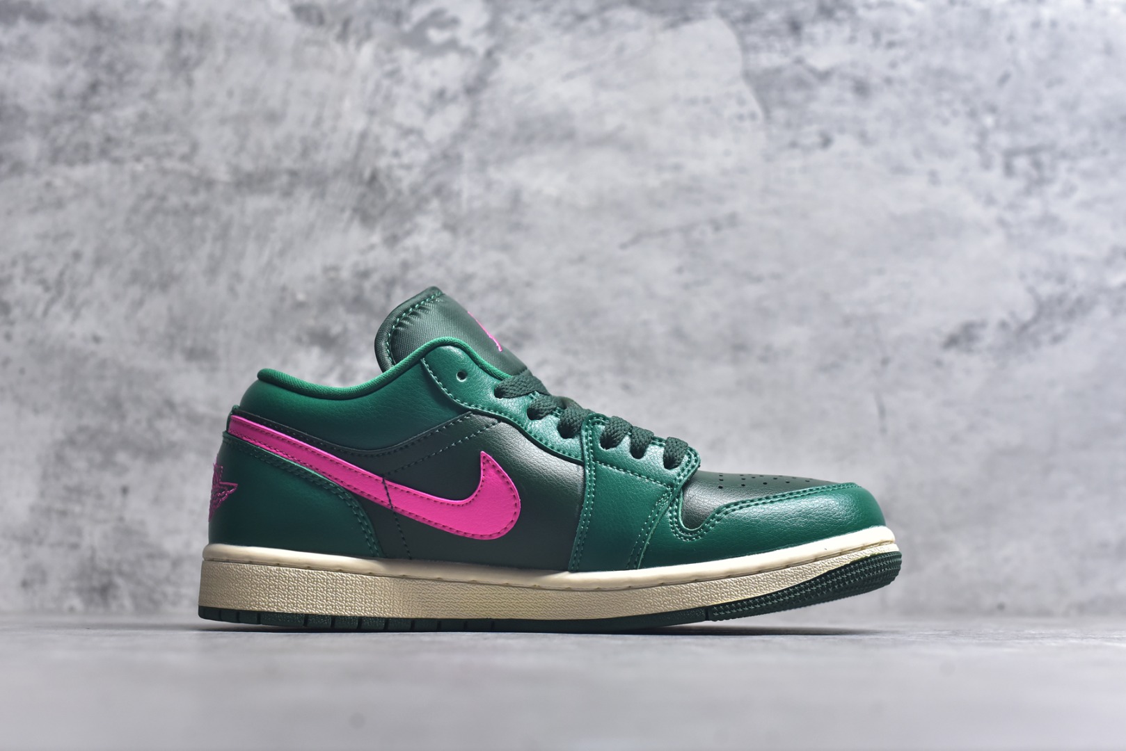 图片[3]-#Nike AIR JORDAN 1 LOW 乔1 低帮文化篮球鞋 完美品质出货 细节如图所示 鞋面切割工整 冲孔整齐干净 中底拉帮线 整体清洁度非常好货号：DC0774 300 尺码：36-46-选品中心
