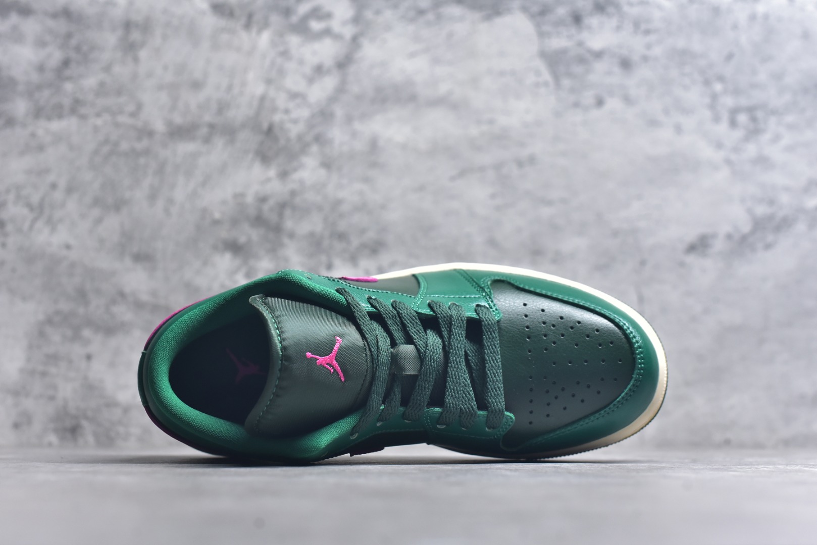 图片[4]-#Nike AIR JORDAN 1 LOW 乔1 低帮文化篮球鞋 完美品质出货 细节如图所示 鞋面切割工整 冲孔整齐干净 中底拉帮线 整体清洁度非常好货号：DC0774 300 尺码：36-46-选品中心