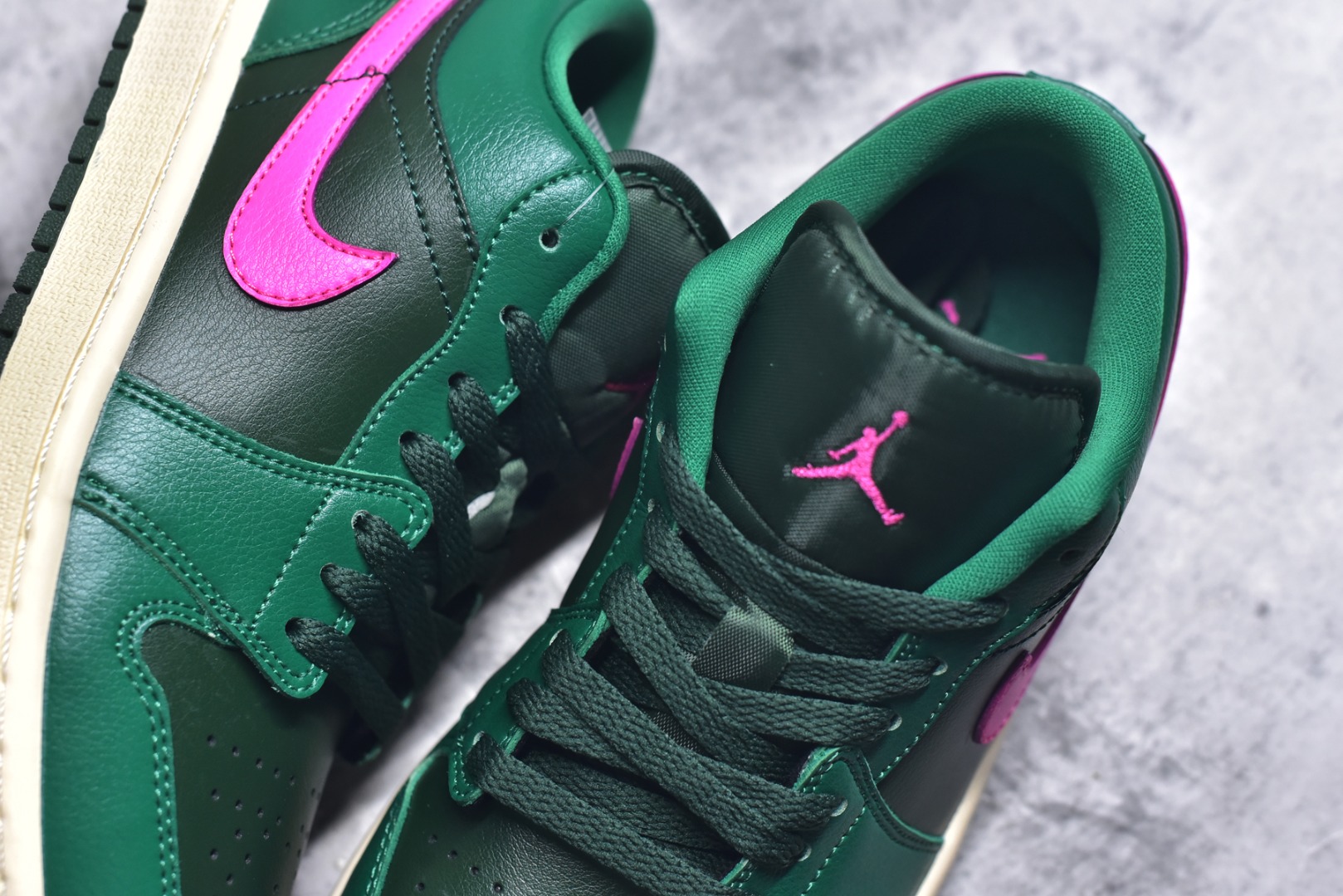 图片[9]-#Nike AIR JORDAN 1 LOW 乔1 低帮文化篮球鞋 完美品质出货 细节如图所示 鞋面切割工整 冲孔整齐干净 中底拉帮线 整体清洁度非常好货号：DC0774 300 尺码：36-46-选品中心