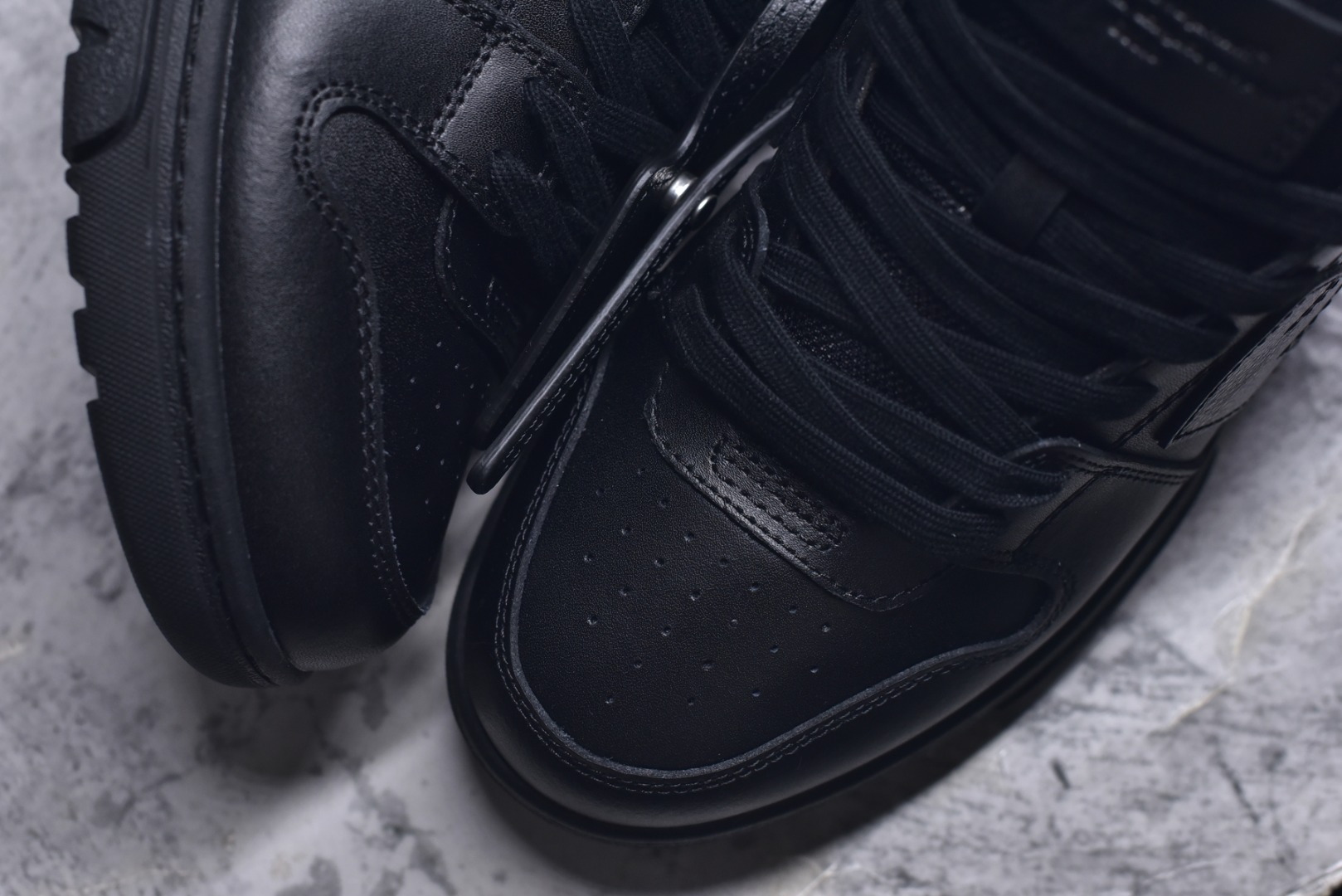 图片[8]-#Off-White C/O VirGil Abloh 人气单品 OW最新款情侣款跑鞋百分百原盒正确版 原楦原纸板数据开发 4层分离大底 鞋面采用3d立体打印和多种材料拼接而成 防滑耐磨透气性轻便跑鞋为曾经爆火 并且定位奢潮领域的标志性品牌 Off-White 仍需要不断更新符合当下潮流时尚的复古运动鞋款，以期收获基本盘消费者的关注🌝并将标志性箭头设计置于显著位置。🧊估计将在未来几个月登陆品牌专柜，喜欢的朋友切莫错过✔鞋面：透气网布➕各种特殊定制材料拼接而成✔大底：md+tpu+橡胶组合大底 尺码：36-47-选品中心