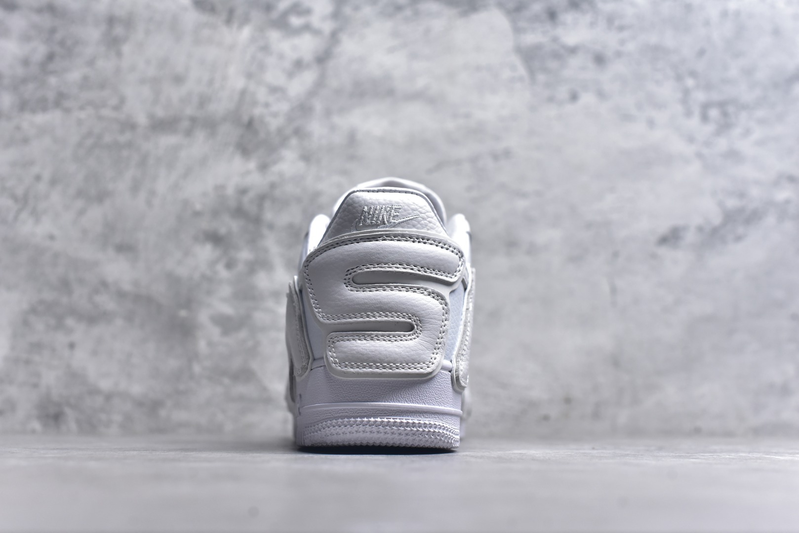 图片[5]-#CPFM x NK Air Force 1 07 Low 空军一号系列低帮经典百搭休闲运动板鞋“联名放大补丁字母” FQ7069-100 近日，A$AP Bari 在其官方社交媒体上预告了 Cactus Plant Flea Market (CPFM) 和 Nike Air Force 1 Low 的全新配色。此次全新推出的紫色和苔藓绿配色，保留了原始黑白版本的标志性风格，均采用皮革鞋面、尼龙鞋舌、带有反光底衬的「AIR SUNSHINE」及同色 AF1 橡胶鞋底。尺码：40-48-选品中心