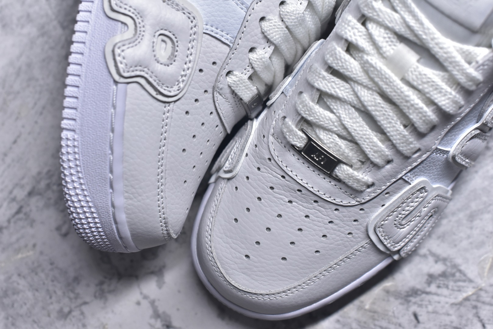 图片[8]-#CPFM x NK Air Force 1 07 Low 空军一号系列低帮经典百搭休闲运动板鞋“联名放大补丁字母” FQ7069-100 近日，A$AP Bari 在其官方社交媒体上预告了 Cactus Plant Flea Market (CPFM) 和 Nike Air Force 1 Low 的全新配色。此次全新推出的紫色和苔藓绿配色，保留了原始黑白版本的标志性风格，均采用皮革鞋面、尼龙鞋舌、带有反光底衬的「AIR SUNSHINE」及同色 AF1 橡胶鞋底。尺码：40-48-选品中心