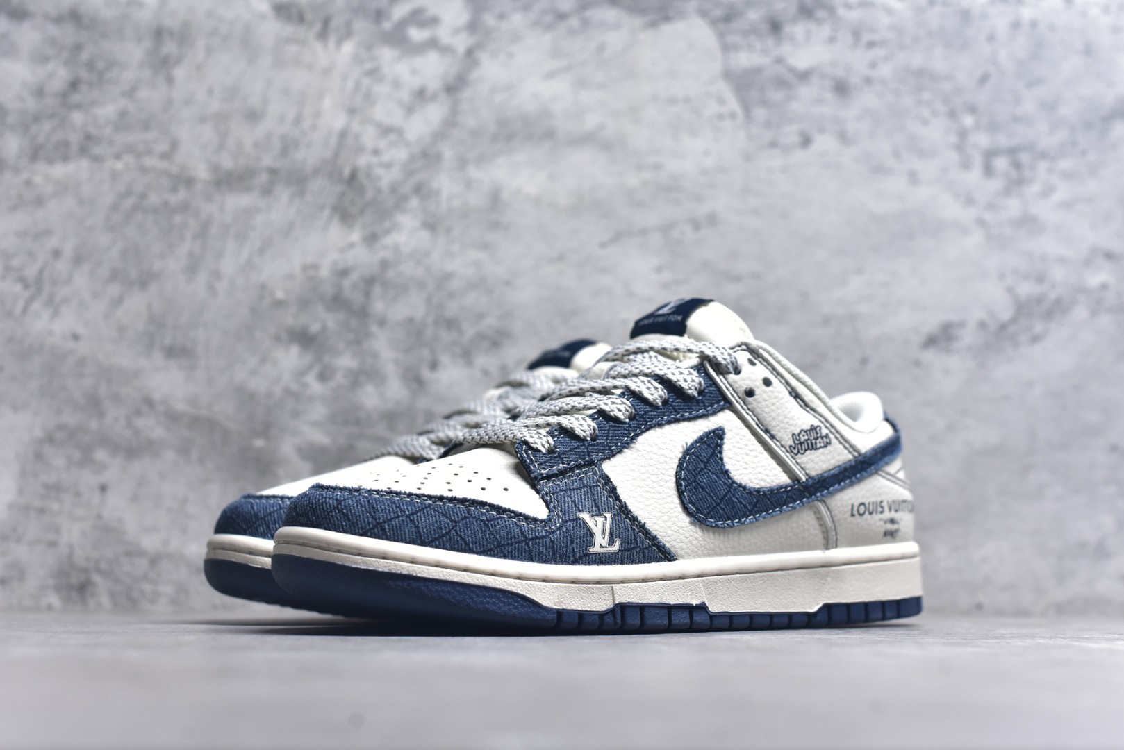图片[2]-#Nike SB Dunk Low LV系列 牛仔布蓝勾 周年高端定制 低帮休闲板鞋 FC1688-221 #定制鞋盒 大厂纯原品质出货 超高清洁度 皮料切割干净无任何毛边 细节完美 尺码：36 36.5 37.5 38 36.5 39 40 40.5 41 42 42.5 43 44 44.5 45 9.E5-选品中心