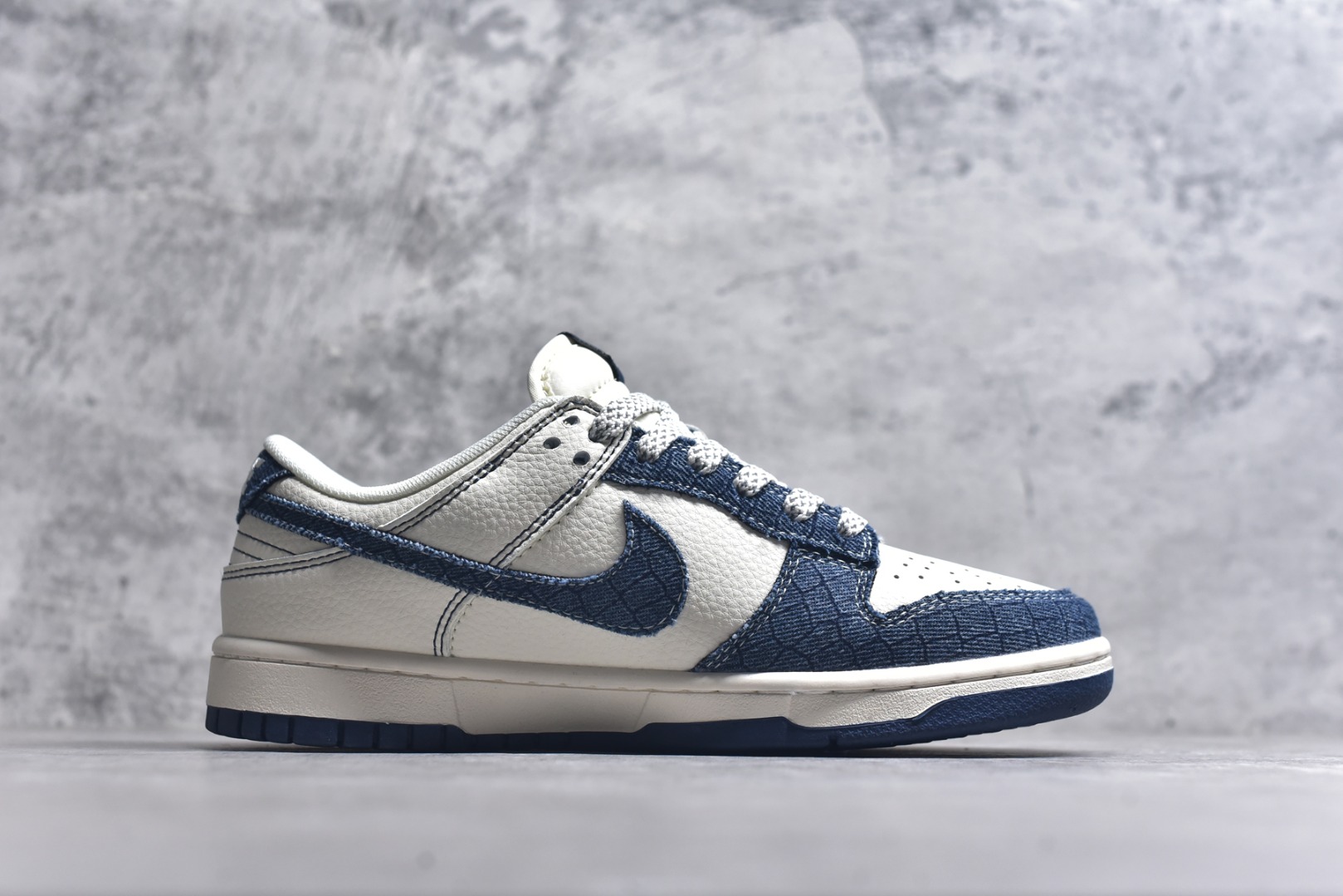 图片[3]-#Nike SB Dunk Low LV系列 牛仔布蓝勾 周年高端定制 低帮休闲板鞋 FC1688-221 #定制鞋盒 大厂纯原品质出货 超高清洁度 皮料切割干净无任何毛边 细节完美 尺码：36 36.5 37.5 38 36.5 39 40 40.5 41 42 42.5 43 44 44.5 45 9.E5-选品中心