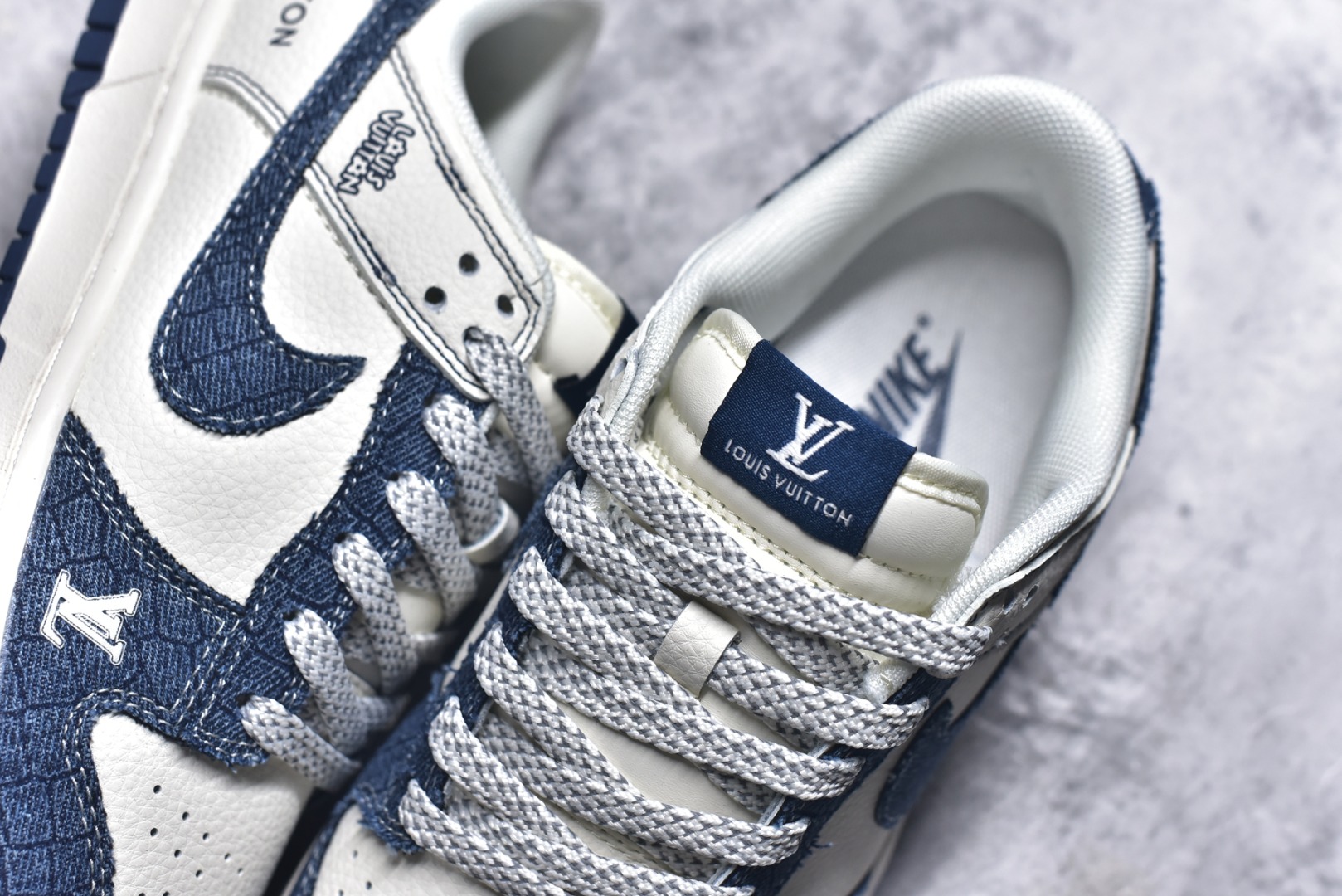 图片[9]-#Nike SB Dunk Low LV系列 牛仔布蓝勾 周年高端定制 低帮休闲板鞋 FC1688-221 #定制鞋盒 大厂纯原品质出货 超高清洁度 皮料切割干净无任何毛边 细节完美 尺码：36 36.5 37.5 38 36.5 39 40 40.5 41 42 42.5 43 44 44.5 45 9.E5-选品中心