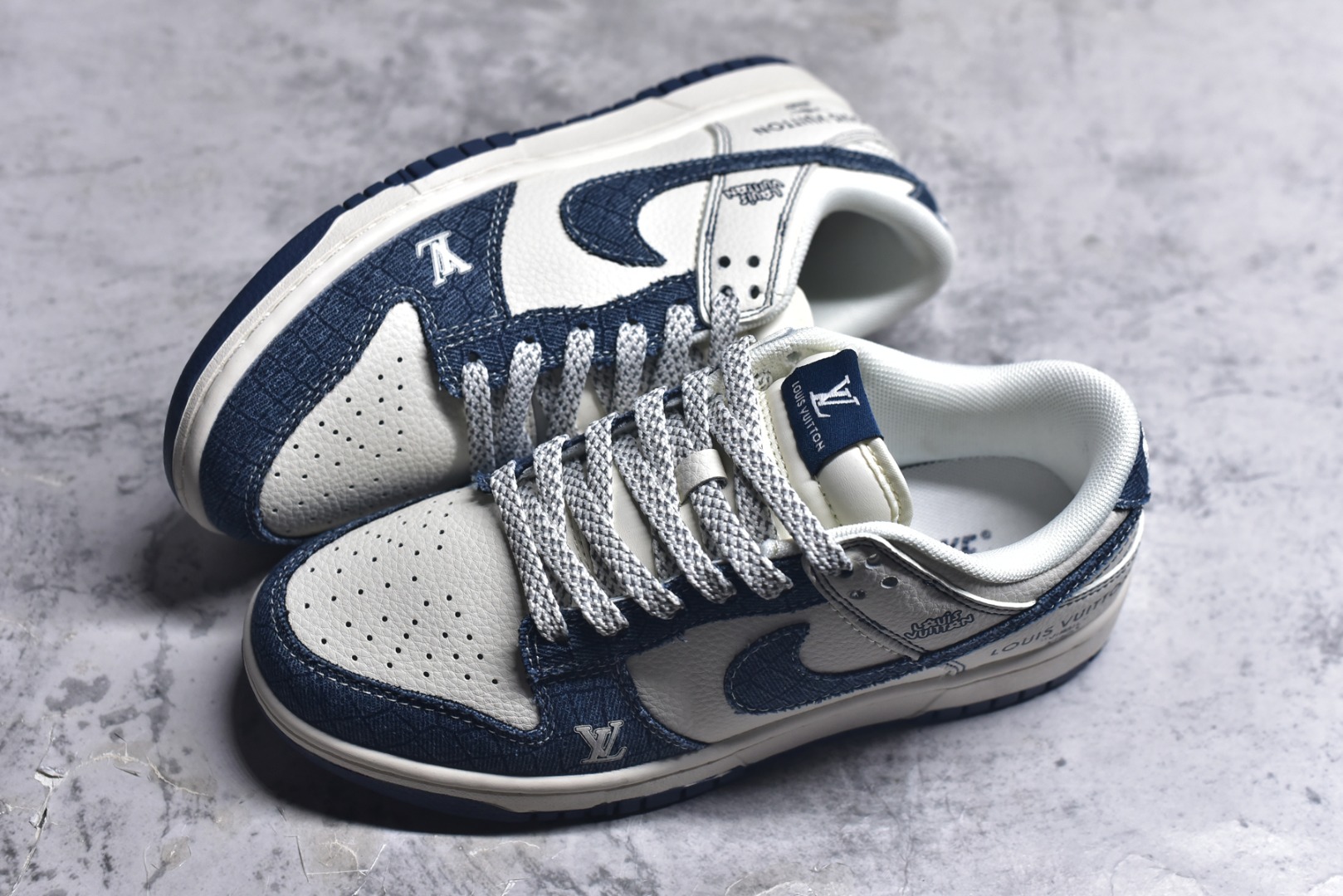 图片[7]-#Nike SB Dunk Low LV系列 牛仔布蓝勾 周年高端定制 低帮休闲板鞋 FC1688-221 #定制鞋盒 大厂纯原品质出货 超高清洁度 皮料切割干净无任何毛边 细节完美 尺码：36 36.5 37.5 38 36.5 39 40 40.5 41 42 42.5 43 44 44.5 45 9.E5-选品中心