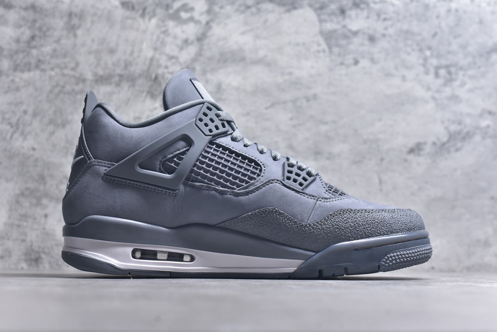 图片[3]-#Nigel Sylvester x Air Jordan AJ4 “Brick by Brick” 联名灰砖 货号：HF4340-003 全套原纸板楦头开发 调试30余版 确保原汁原味完美呈现四代版型 一比一鞋头弧度高度趴度鞋身弧度 此版本只针对中端市场 皮料材质有所更替 其他数据细节工艺流程均保持公司一致 细节品控鞋型随意秒杀市面3XX 4XX 原厂TPU网格鞋带扣 正确内里网布 菱角分明不变形无多余毛边 柔软性质感一致于原鞋 原厂织唛标 原厂飞人电绣工艺 独家绑鞋带手法 印刷中底布 四线拉帮 米色美纹纸贴合固定 进口港宝加持 后跟自然饱满 全鞋荧光划线卡点 追求极致完美 每一双都是工艺品 多重QC质检 超越公司货的品控标准 实实在在的免检产品 尺码：40 40.5 41 42 42.5 43 44 44.5 45 46 47.5 48.5-选品中心