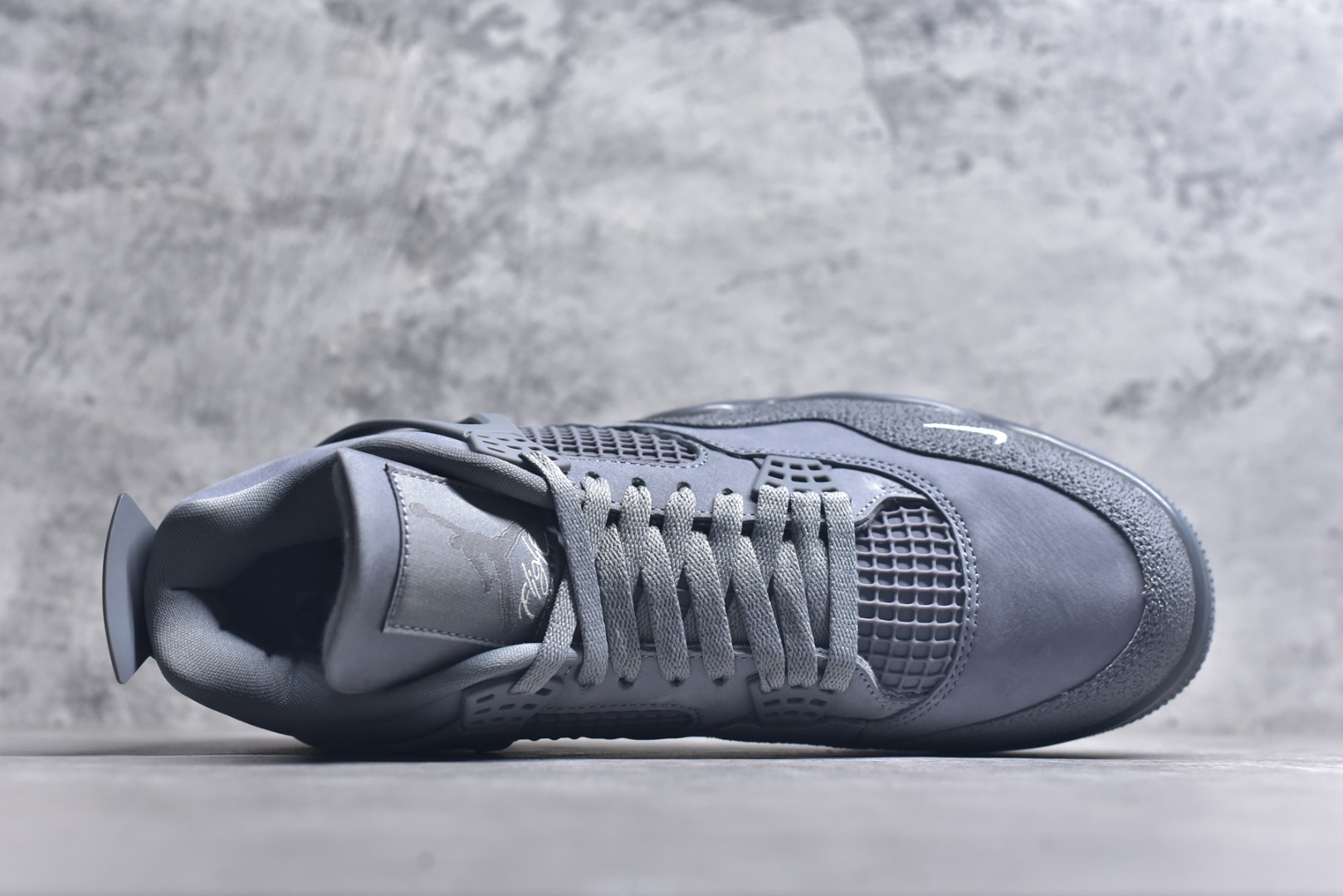 图片[4]-#Nigel Sylvester x Air Jordan AJ4 “Brick by Brick” 联名灰砖 货号：HF4340-003 全套原纸板楦头开发 调试30余版 确保原汁原味完美呈现四代版型 一比一鞋头弧度高度趴度鞋身弧度 此版本只针对中端市场 皮料材质有所更替 其他数据细节工艺流程均保持公司一致 细节品控鞋型随意秒杀市面3XX 4XX 原厂TPU网格鞋带扣 正确内里网布 菱角分明不变形无多余毛边 柔软性质感一致于原鞋 原厂织唛标 原厂飞人电绣工艺 独家绑鞋带手法 印刷中底布 四线拉帮 米色美纹纸贴合固定 进口港宝加持 后跟自然饱满 全鞋荧光划线卡点 追求极致完美 每一双都是工艺品 多重QC质检 超越公司货的品控标准 实实在在的免检产品 尺码：40 40.5 41 42 42.5 43 44 44.5 45 46 47.5 48.5-选品中心