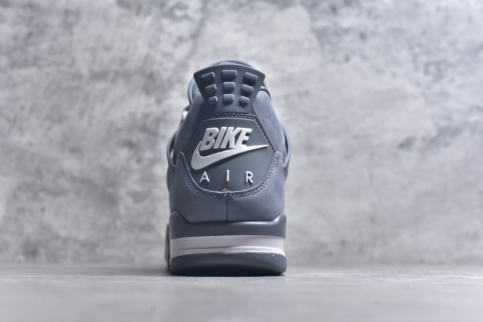 图片[5]-#Nigel Sylvester x Air Jordan AJ4 “Brick by Brick” 联名灰砖 货号：HF4340-003 全套原纸板楦头开发 调试30余版 确保原汁原味完美呈现四代版型 一比一鞋头弧度高度趴度鞋身弧度 此版本只针对中端市场 皮料材质有所更替 其他数据细节工艺流程均保持公司一致 细节品控鞋型随意秒杀市面3XX 4XX 原厂TPU网格鞋带扣 正确内里网布 菱角分明不变形无多余毛边 柔软性质感一致于原鞋 原厂织唛标 原厂飞人电绣工艺 独家绑鞋带手法 印刷中底布 四线拉帮 米色美纹纸贴合固定 进口港宝加持 后跟自然饱满 全鞋荧光划线卡点 追求极致完美 每一双都是工艺品 多重QC质检 超越公司货的品控标准 实实在在的免检产品 尺码：40 40.5 41 42 42.5 43 44 44.5 45 46 47.5 48.5-选品中心