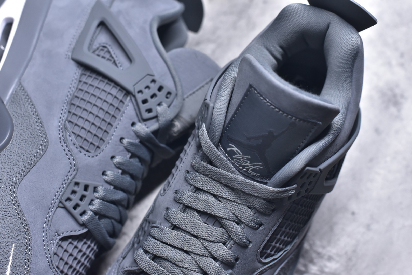 图片[9]-#Nigel Sylvester x Air Jordan AJ4 “Brick by Brick” 联名灰砖 货号：HF4340-003 全套原纸板楦头开发 调试30余版 确保原汁原味完美呈现四代版型 一比一鞋头弧度高度趴度鞋身弧度 此版本只针对中端市场 皮料材质有所更替 其他数据细节工艺流程均保持公司一致 细节品控鞋型随意秒杀市面3XX 4XX 原厂TPU网格鞋带扣 正确内里网布 菱角分明不变形无多余毛边 柔软性质感一致于原鞋 原厂织唛标 原厂飞人电绣工艺 独家绑鞋带手法 印刷中底布 四线拉帮 米色美纹纸贴合固定 进口港宝加持 后跟自然饱满 全鞋荧光划线卡点 追求极致完美 每一双都是工艺品 多重QC质检 超越公司货的品控标准 实实在在的免检产品 尺码：40 40.5 41 42 42.5 43 44 44.5 45 46 47.5 48.5-选品中心