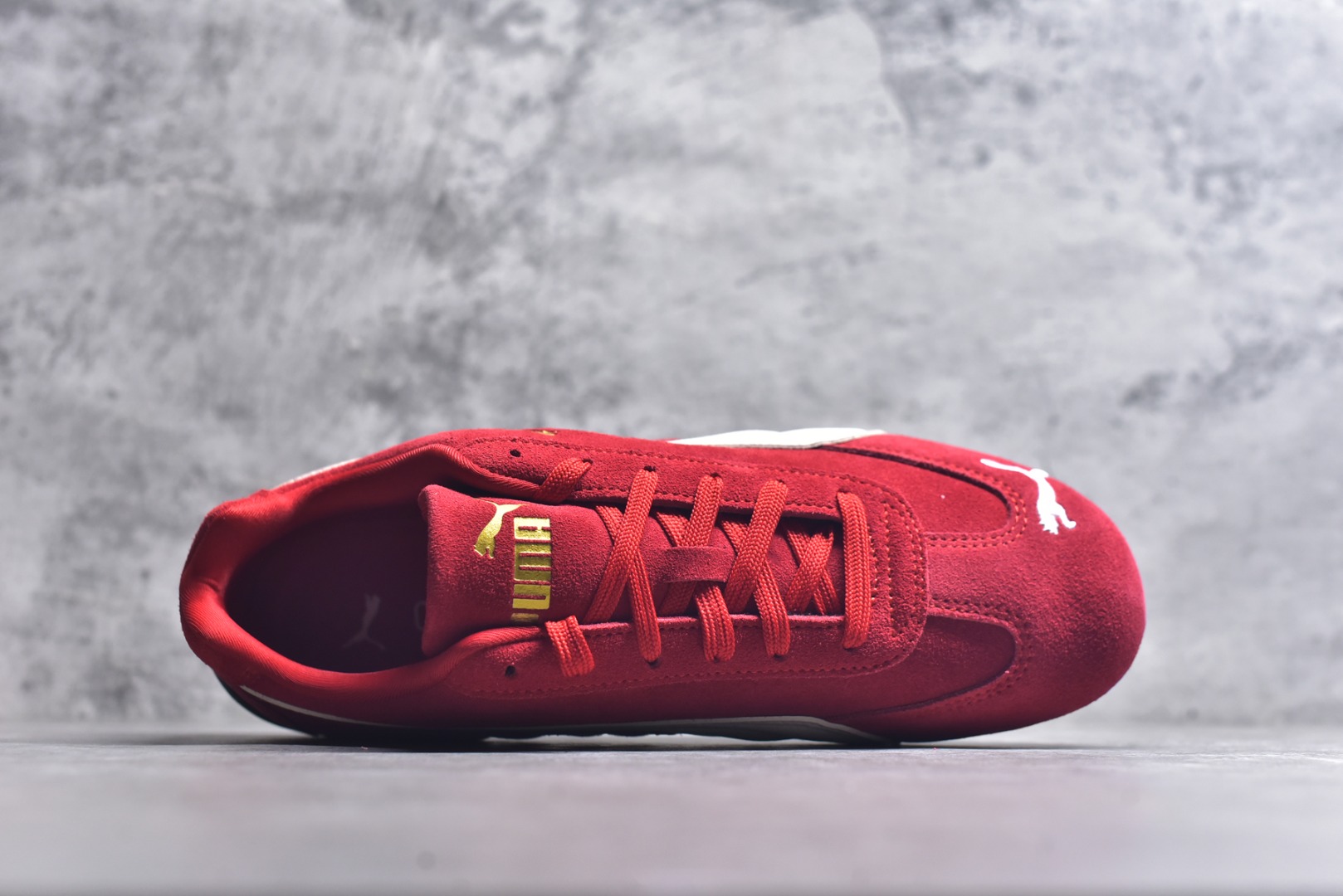 图片[4]-#Puma Speedcet OG 彪马低帮复古运动休闲赛车跑鞋 以趣味十足又前卫复古的设计引领潮流，将赛道精神融入街头时尚，开启前卫竞速之旅。融入经典配色，主打前卫复古风。鞋款的鞋侧以复古的流线造型，缀以经典Logo，巧妙吸睛；麂皮+网眼融合舒适鞋面，赋予了独特的个性美学，演绎赛车的无尽能量。 货号：406329-02 尺码：35-45-选品中心