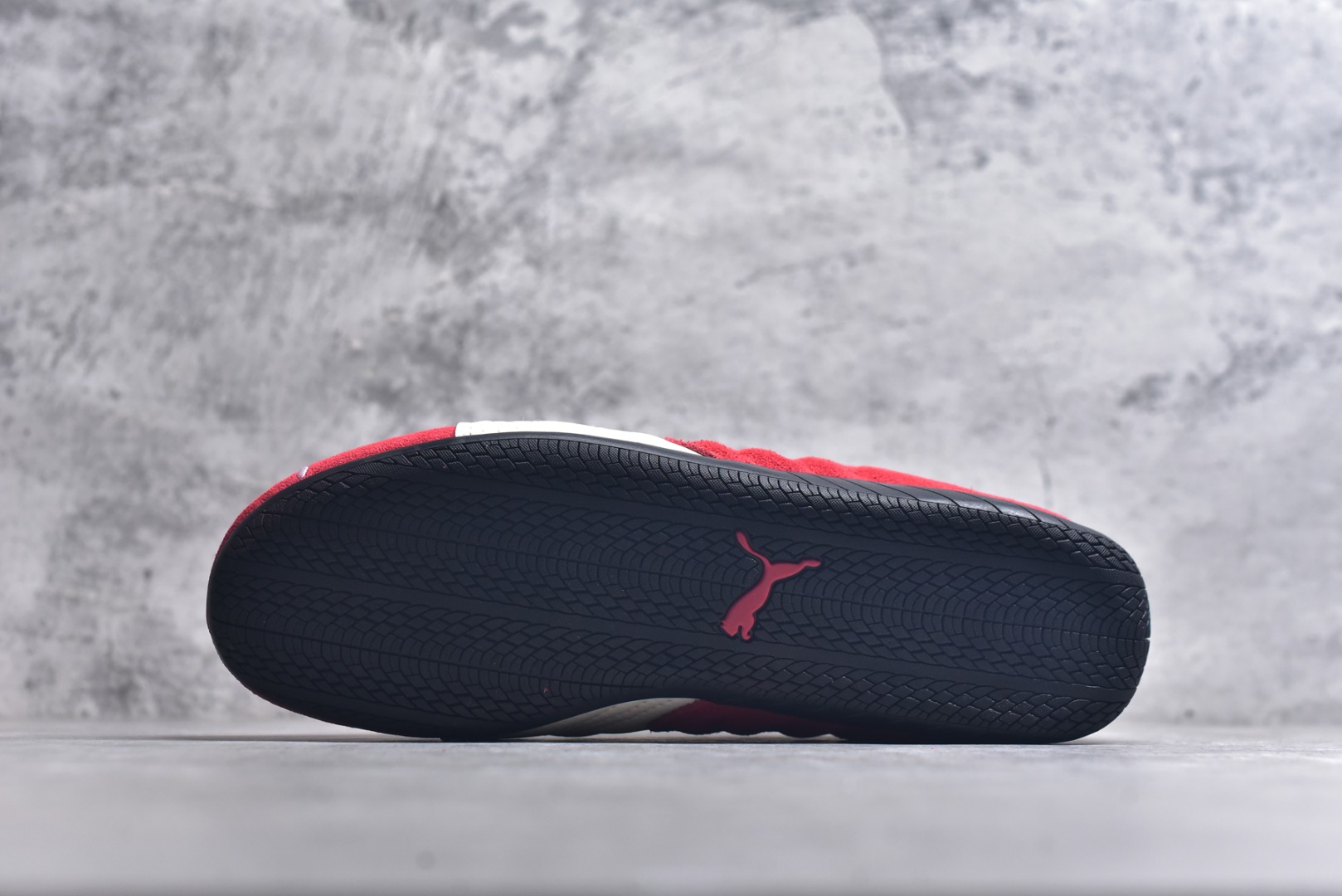 图片[6]-#Puma Speedcet OG 彪马低帮复古运动休闲赛车跑鞋 以趣味十足又前卫复古的设计引领潮流，将赛道精神融入街头时尚，开启前卫竞速之旅。融入经典配色，主打前卫复古风。鞋款的鞋侧以复古的流线造型，缀以经典Logo，巧妙吸睛；麂皮+网眼融合舒适鞋面，赋予了独特的个性美学，演绎赛车的无尽能量。 货号：406329-02 尺码：35-45-选品中心