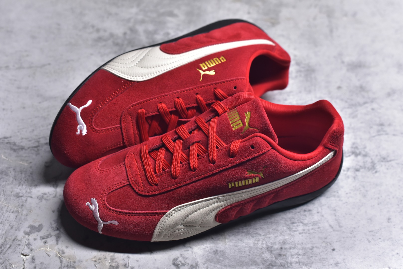 图片[7]-#Puma Speedcet OG 彪马低帮复古运动休闲赛车跑鞋 以趣味十足又前卫复古的设计引领潮流，将赛道精神融入街头时尚，开启前卫竞速之旅。融入经典配色，主打前卫复古风。鞋款的鞋侧以复古的流线造型，缀以经典Logo，巧妙吸睛；麂皮+网眼融合舒适鞋面，赋予了独特的个性美学，演绎赛车的无尽能量。 货号：406329-02 尺码：35-45-选品中心