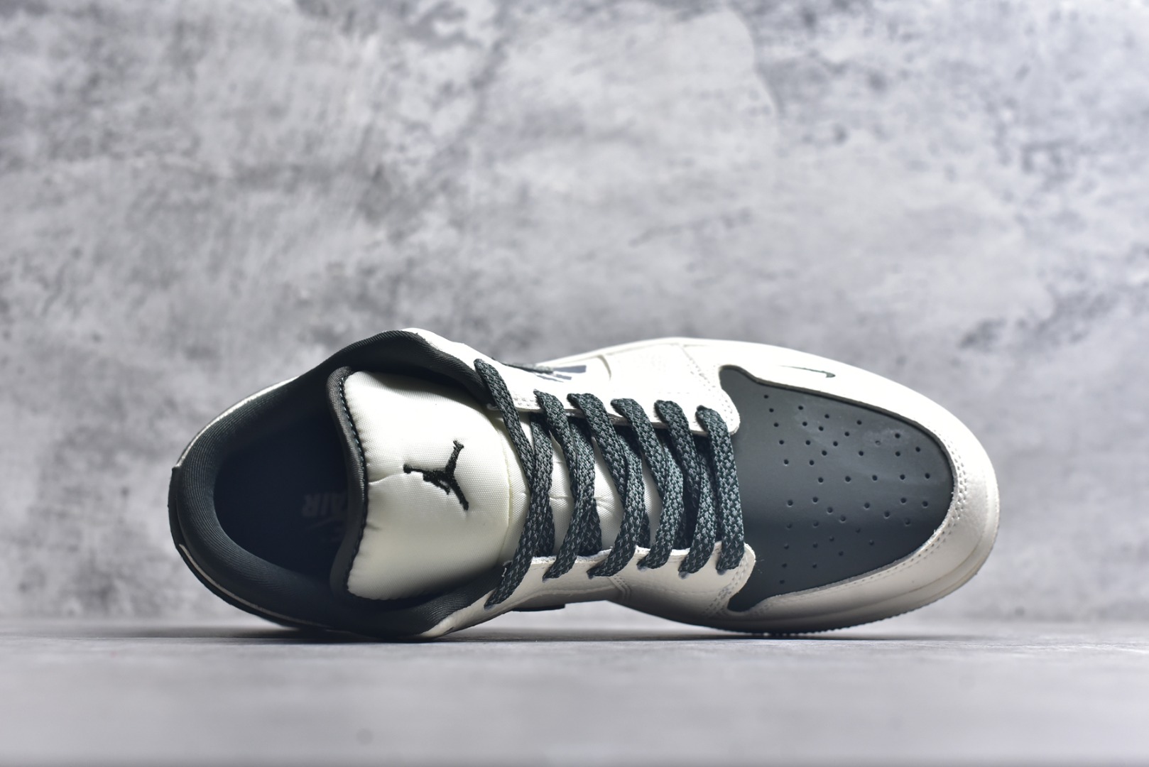 图片[4]-#海外爆款限量发售！高端定制Air Jordan 1 Low AJ1 乔1 “斯图西联名—米白灰绿 斯图西印花”高端定制 低帮复古篮球鞋 #定制鞋盒 大厂纯原品质出货 超高清洁度 皮料切割干净无任何毛边 细节完美 货号：QD1988-002 尺码：36 36.5 37.5 38 38.5 39 40 40.5 41 42 42.5 43 44 44.5 45-选品中心