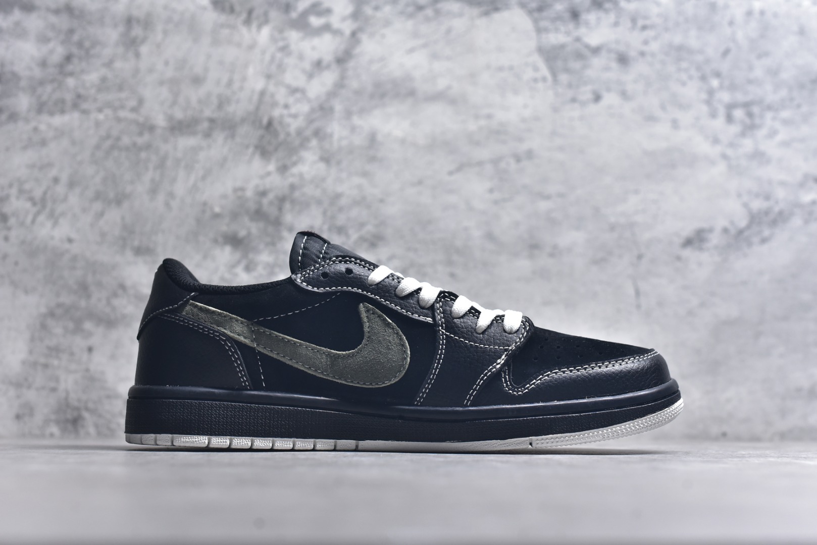 图片[3]-#Nike Air Jordan 1 Low 定制配色 supreme联名 定制AJ联名-高端定制 低帮复古文化板鞋 #定制鞋盒 大厂纯原品质出货 超高清洁度 皮料切割干净无任何毛边 细节完美 货号：DZ5899 025 尺码：36 36.5 37.5 38 38.5 39 40 40.5 41 42 42.5 43 44 44.5 45-选品中心