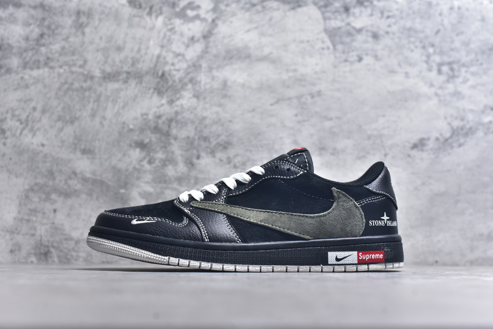#Nike Air Jordan 1 Low 定制配色 supreme联名 定制AJ联名-高端定制 低帮复古文化板鞋 #定制鞋盒 大厂纯原品质出货 超高清洁度 皮料切割干净无任何毛边 细节完美 货号：DZ5899 025 尺码：36 36.5 37.5 38 38.5 39 40 40.5 41 42 42.5 43 44 44.5 45-选品中心
