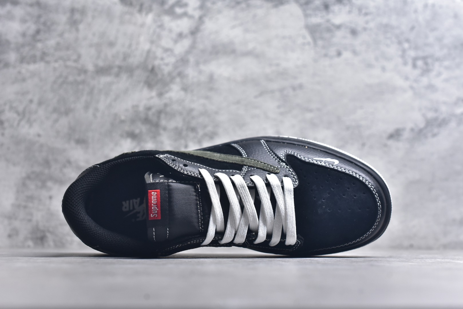 图片[4]-#Nike Air Jordan 1 Low 定制配色 supreme联名 定制AJ联名-高端定制 低帮复古文化板鞋 #定制鞋盒 大厂纯原品质出货 超高清洁度 皮料切割干净无任何毛边 细节完美 货号：DZ5899 025 尺码：36 36.5 37.5 38 38.5 39 40 40.5 41 42 42.5 43 44 44.5 45-选品中心