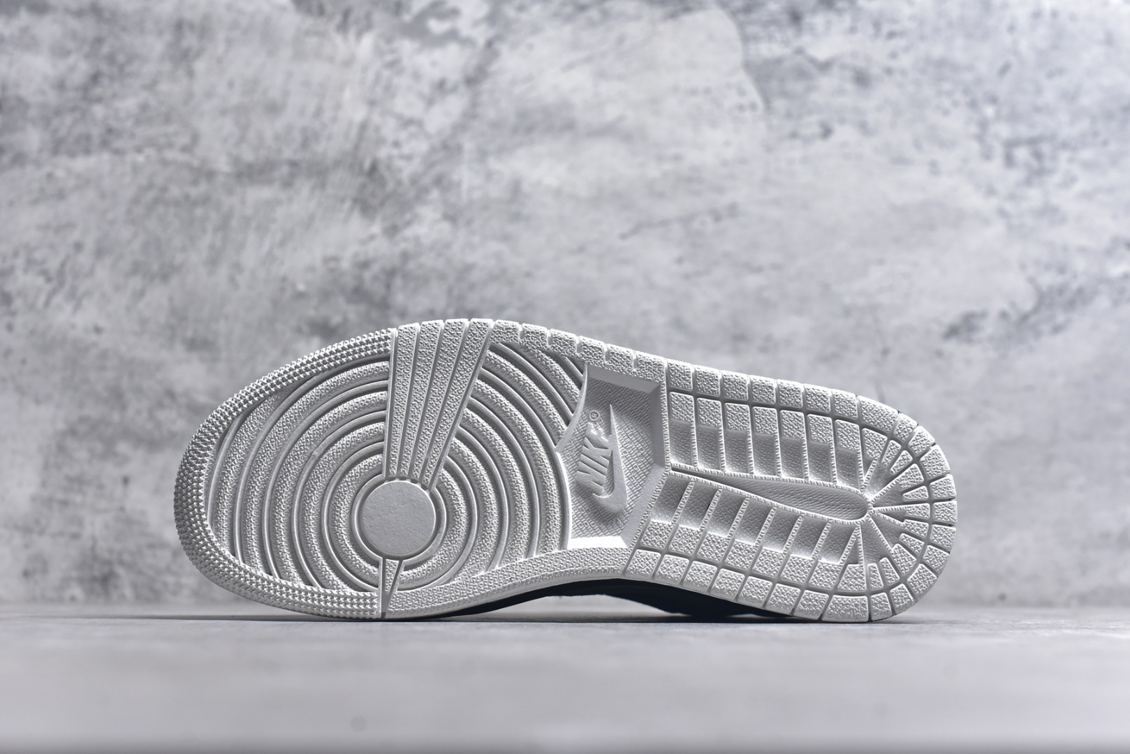 图片[6]-#Nike Air Jordan 1 Low 定制配色 supreme联名 定制AJ联名-高端定制 低帮复古文化板鞋 #定制鞋盒 大厂纯原品质出货 超高清洁度 皮料切割干净无任何毛边 细节完美 货号：DZ5899 025 尺码：36 36.5 37.5 38 38.5 39 40 40.5 41 42 42.5 43 44 44.5 45-选品中心