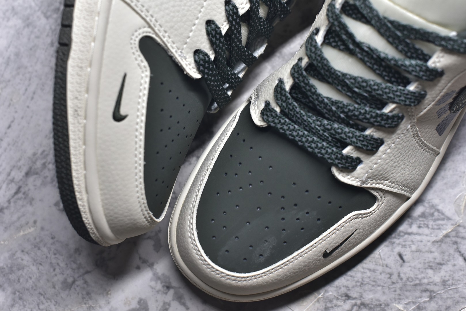 图片[8]-#海外爆款限量发售！高端定制Air Jordan 1 Low AJ1 乔1 “斯图西联名—米白灰绿 斯图西印花”高端定制 低帮复古篮球鞋 #定制鞋盒 大厂纯原品质出货 超高清洁度 皮料切割干净无任何毛边 细节完美 货号：QD1988-002 尺码：36 36.5 37.5 38 38.5 39 40 40.5 41 42 42.5 43 44 44.5 45-选品中心