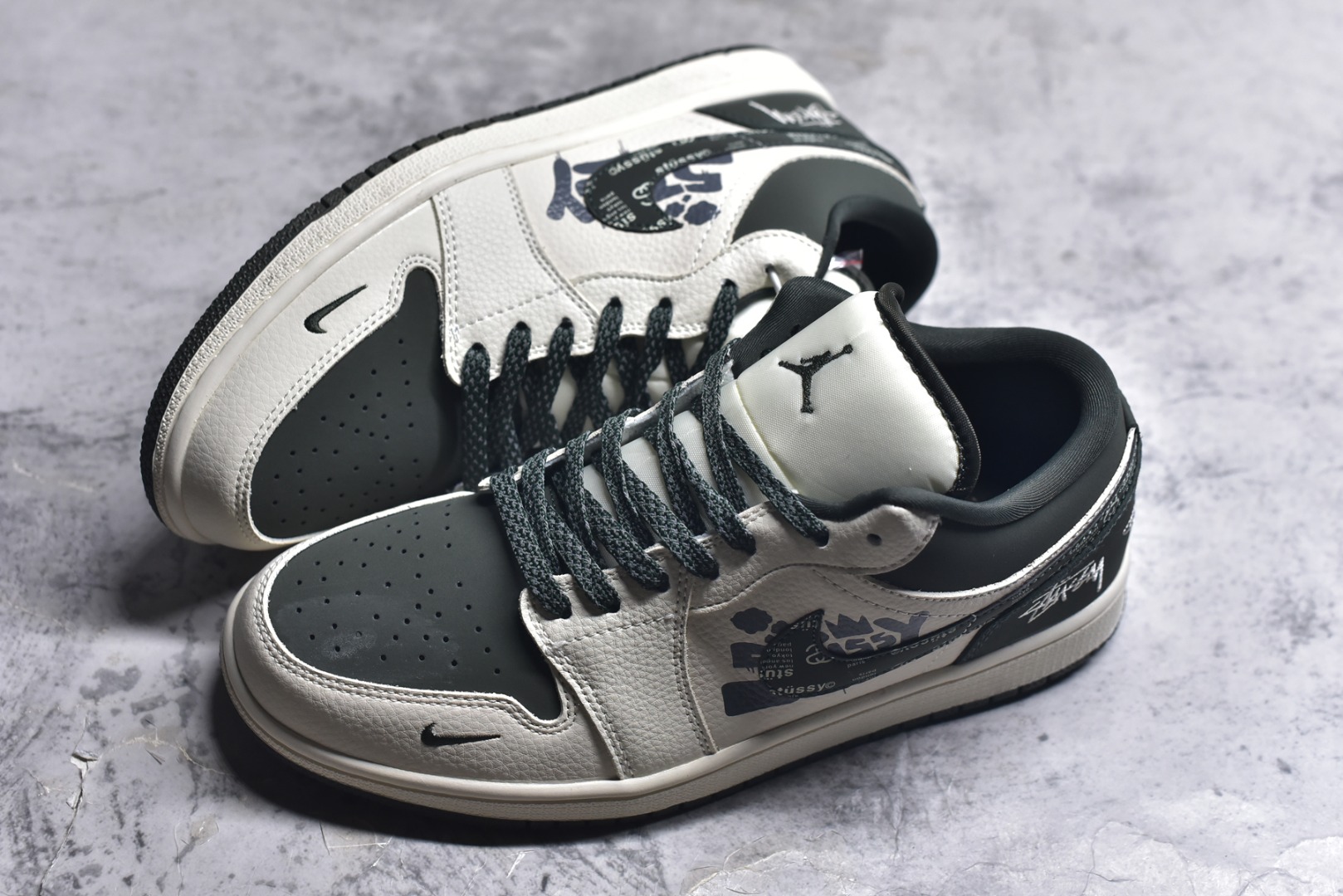 图片[7]-#海外爆款限量发售！高端定制Air Jordan 1 Low AJ1 乔1 “斯图西联名—米白灰绿 斯图西印花”高端定制 低帮复古篮球鞋 #定制鞋盒 大厂纯原品质出货 超高清洁度 皮料切割干净无任何毛边 细节完美 货号：QD1988-002 尺码：36 36.5 37.5 38 38.5 39 40 40.5 41 42 42.5 43 44 44.5 45-选品中心