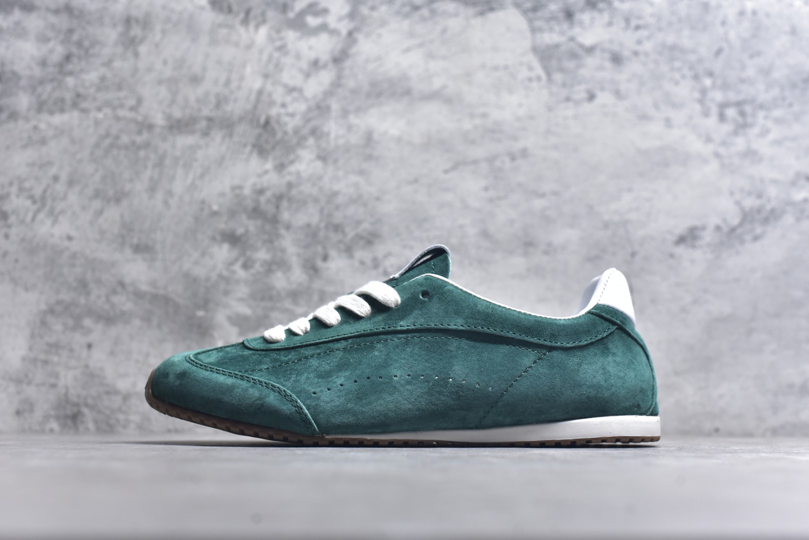 #Alo Yoga Sunset Sneaker 徳训生活休闲鞋 草绿色 尺码：36 36.5 37 37.5 38 38.5 39 40 41 41.5 42 42.5 43 44 45 9.D4-选品中心