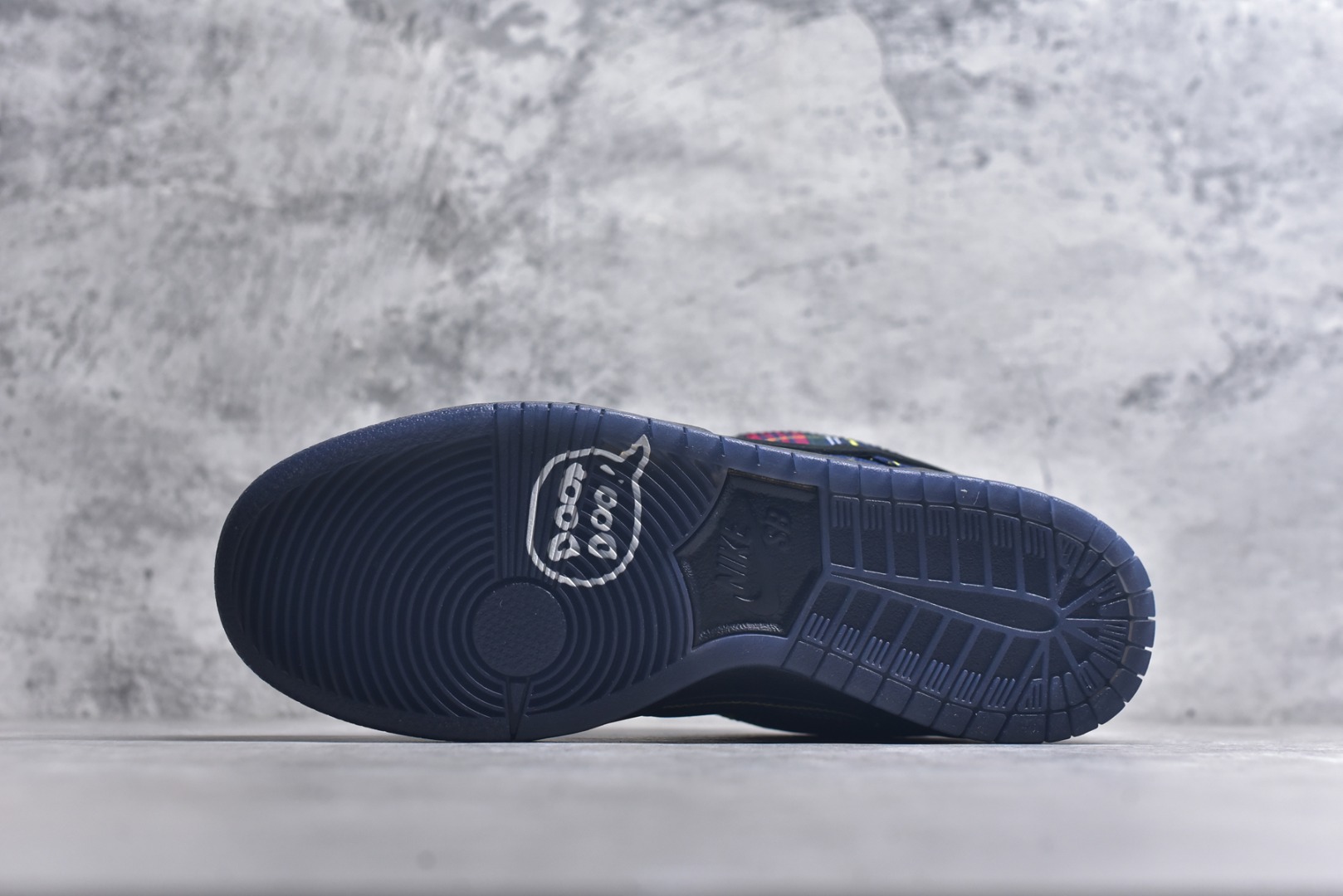 图片[6]-#Nardwuar x NK SB Dunk Low 联名苏格兰纹红蓝 II1493-600 独家原厂航空铝磨具打磨大底 鞋头坡度极致还原 原盒原配 圈内天花板工艺 原厂冲刀 超高清洁度 全鞋零毛边皮料切割 全套原楦原模倾力打造完美版型 采用原厂百宏鞋带以及原厂百宏织唛舌标 内标可供原厂几率过验 原厂中底布黄色点胶 原厂中底布拉帮走线遵循公司️尺码：40-47-选品中心