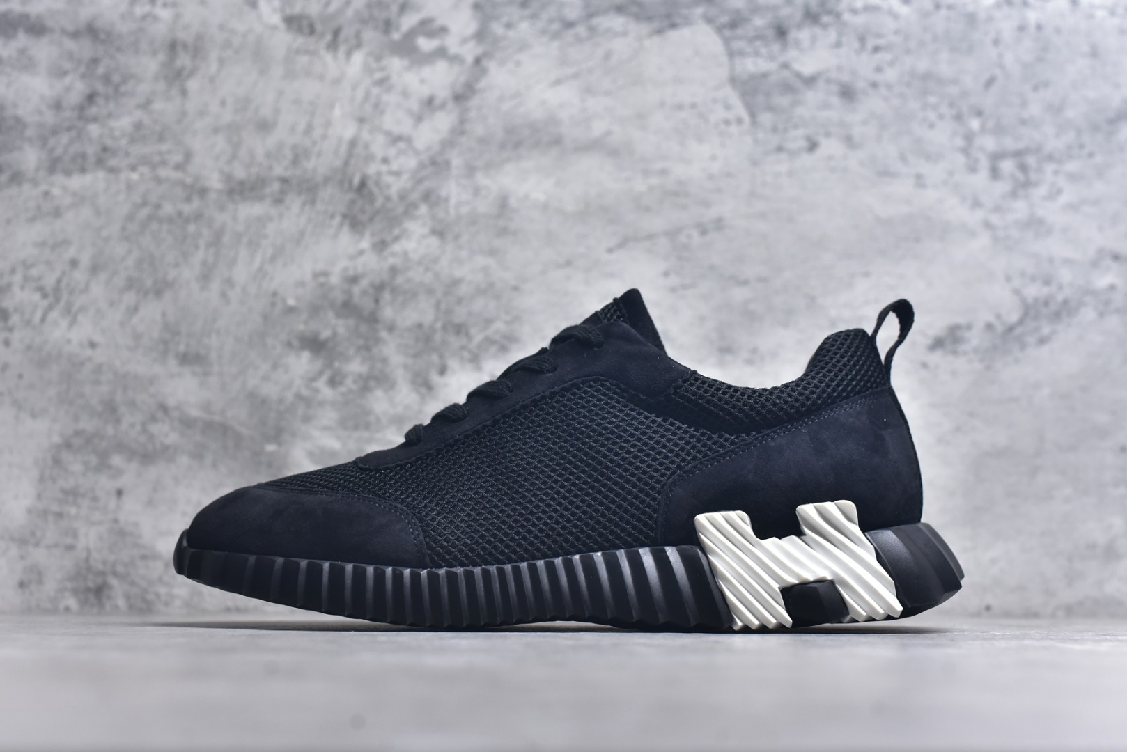 #Hermes 爱马仕 Bouncing 老钱风 皮面款 低帮休闲鞋 海淘代购同渠道品质 高端零售 外贸充正专供 原版购入开发 ZP级全套包装 完美楦型 正确卡色 大底 质感媲美原版 细节与原版一致 请注意区分市面通货材 尺码：39 40 41 42 43 44 45-选品中心